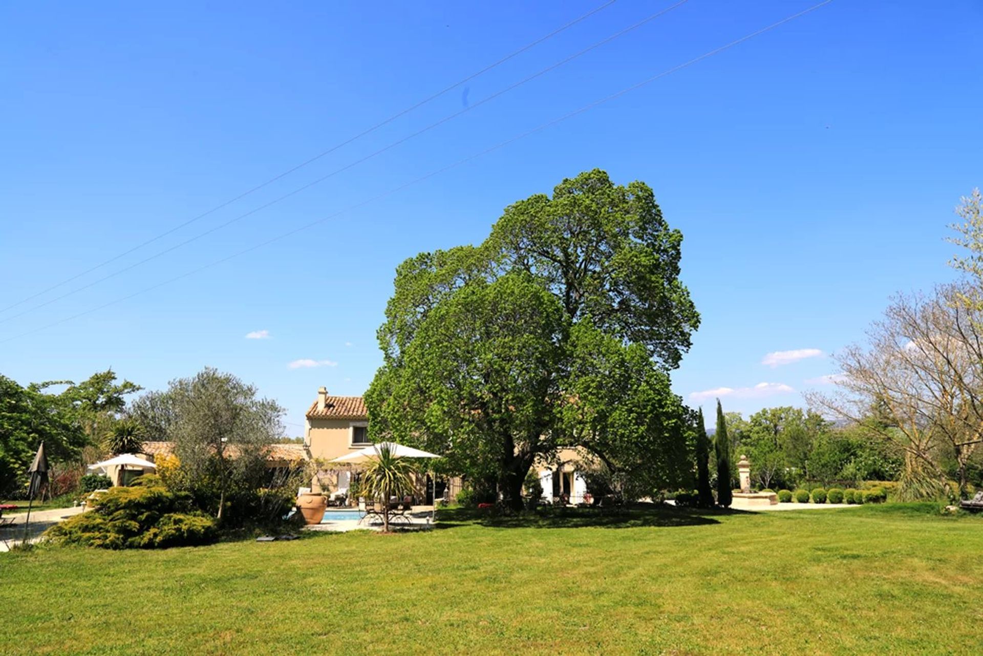 σπίτι σε Lamanon, Bouches-du-Rhône 12730721