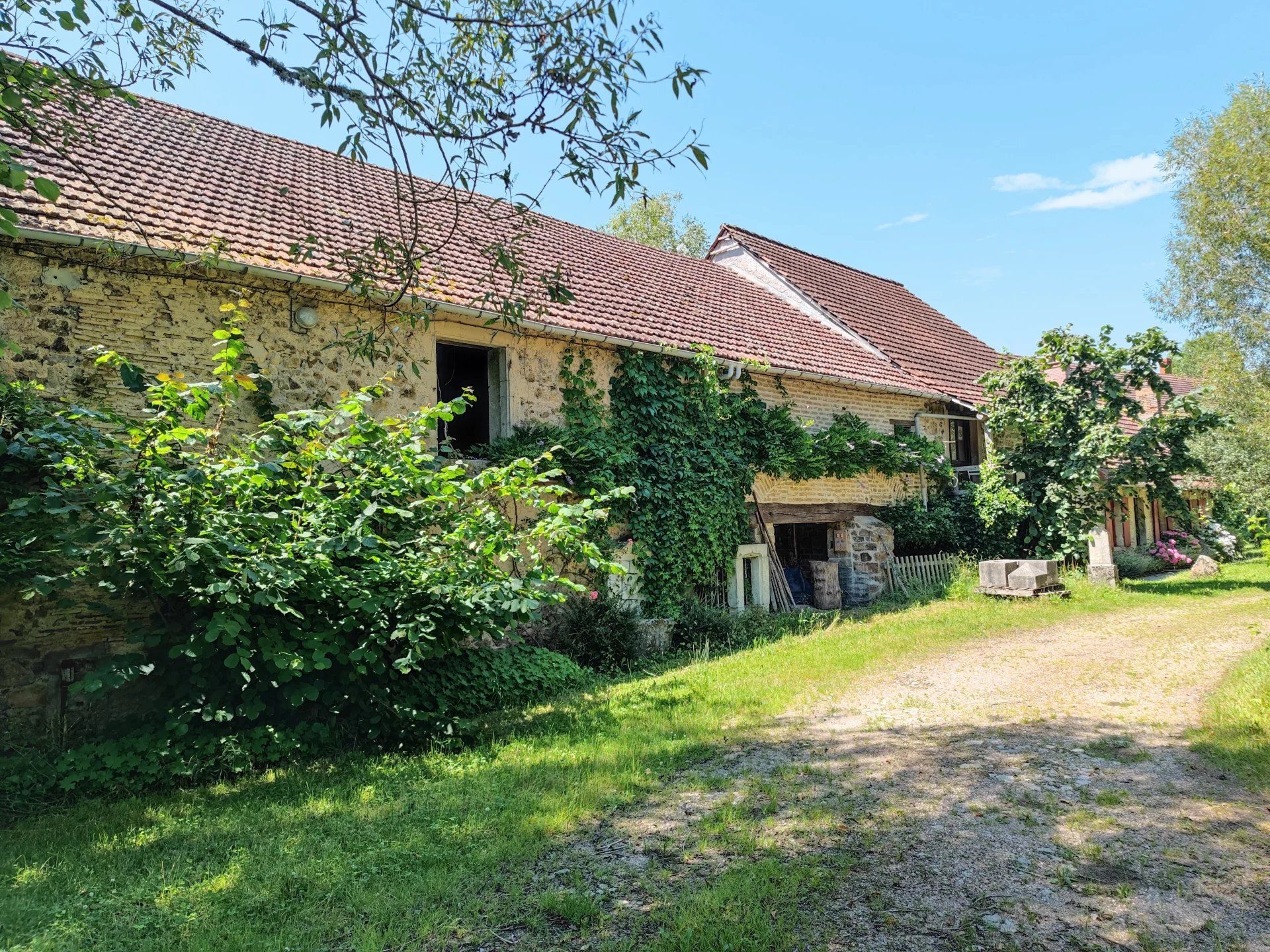 Annen i Mouron-sur-Yonne, Nièvre 12731330