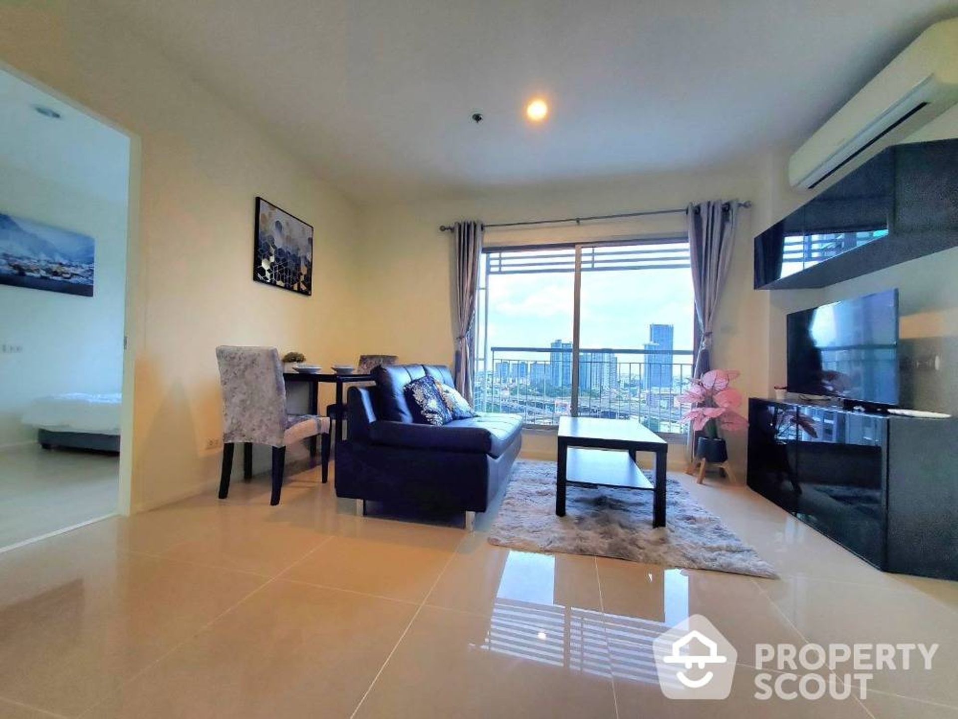 Condominium in Phra Khanong, Krung Thep Maha Nakhon 12731598