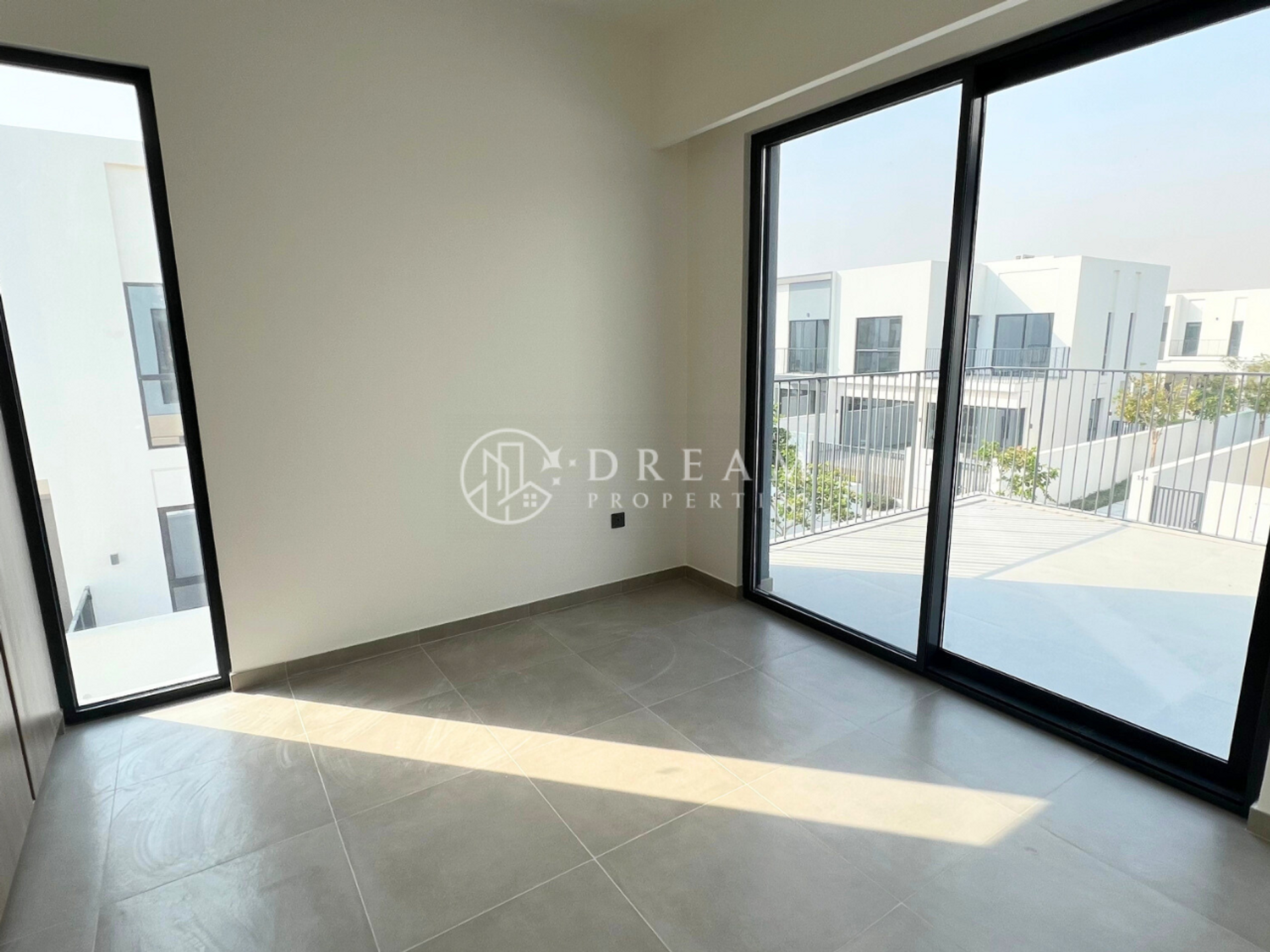 Residential in Dubai, Dubai 12732499