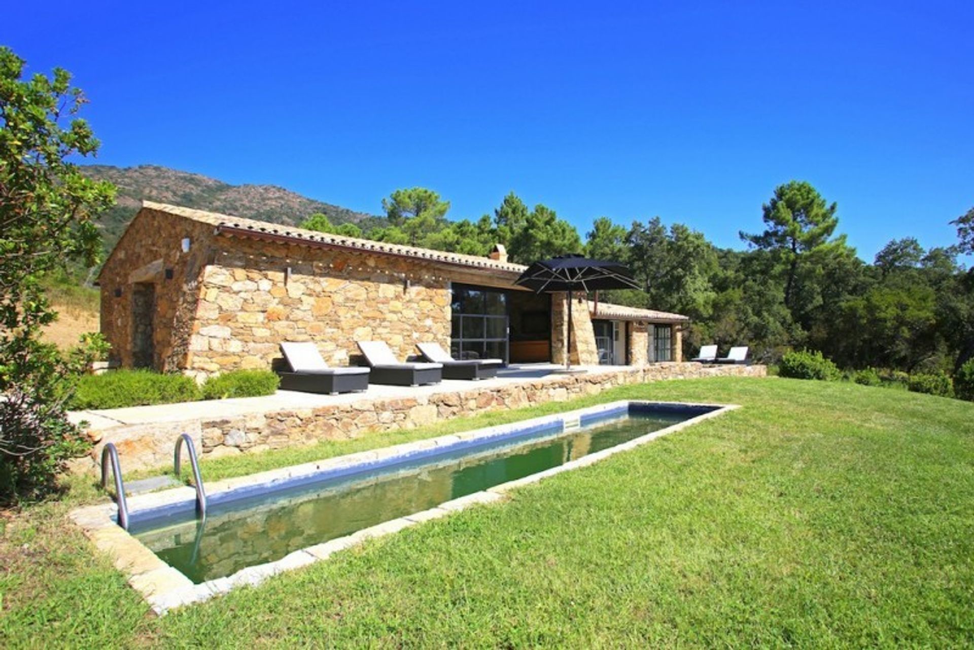 House in Saint-Tropez, Provence-Alpes-Côte d'Azur 12733935