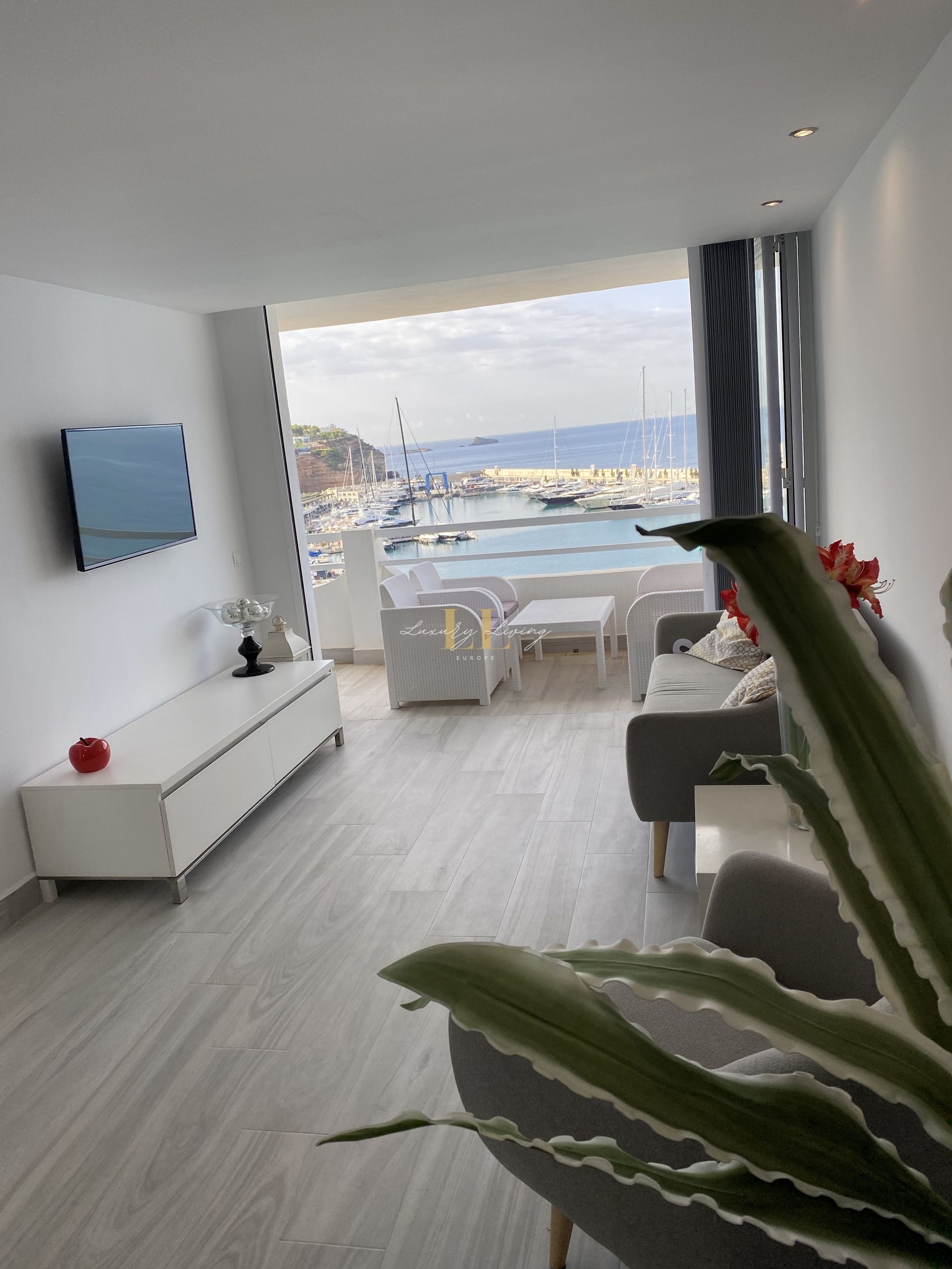 Condominium in El Toro, Balearic Islands 12734005