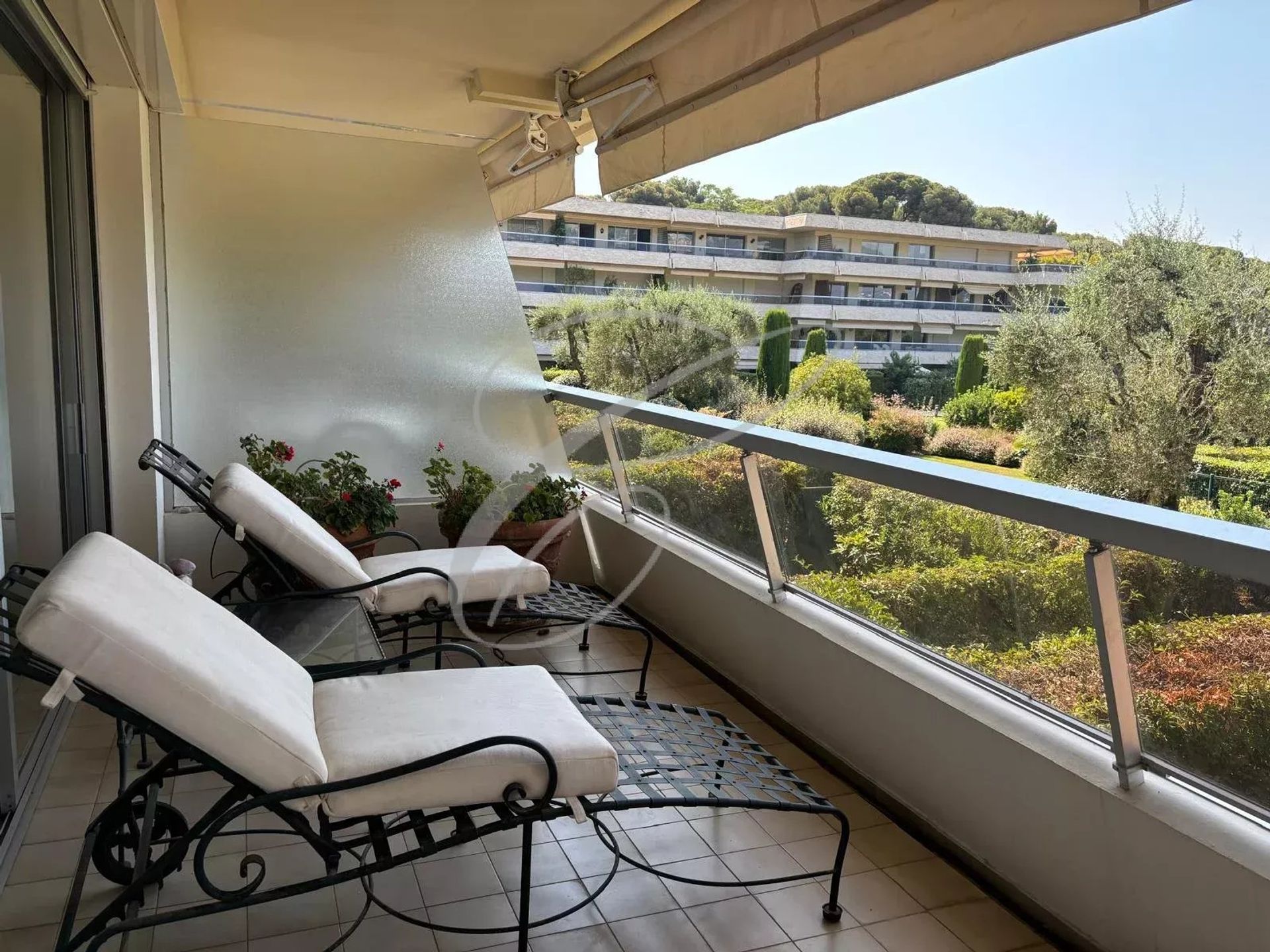 Condominium in Kap Maarten, Provence-Alpes-Côte d'Azur 12735591