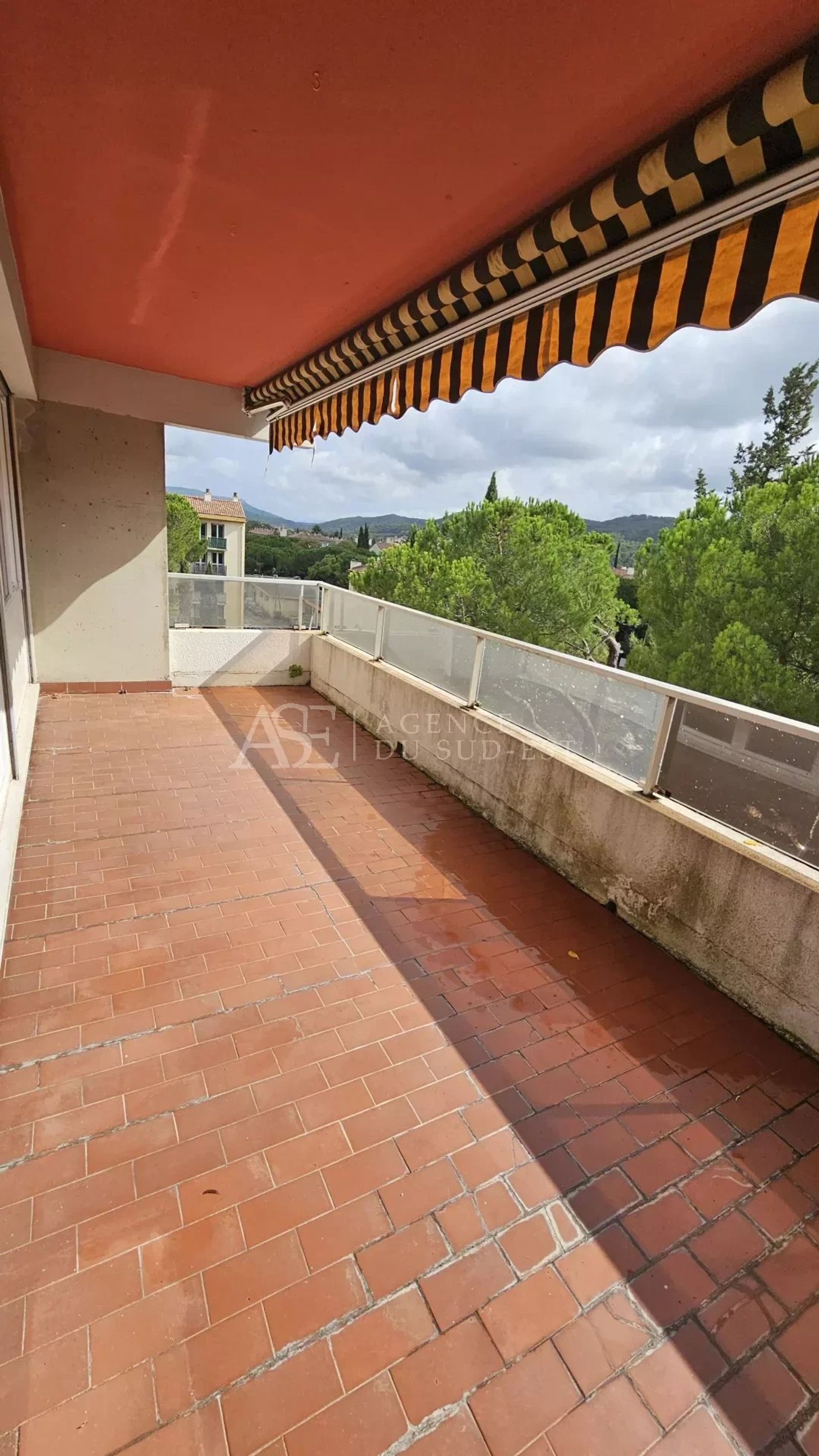 Osakehuoneisto sisään Aix-en-Provence, Provence-Alpes-Cote d'Azur 12736430