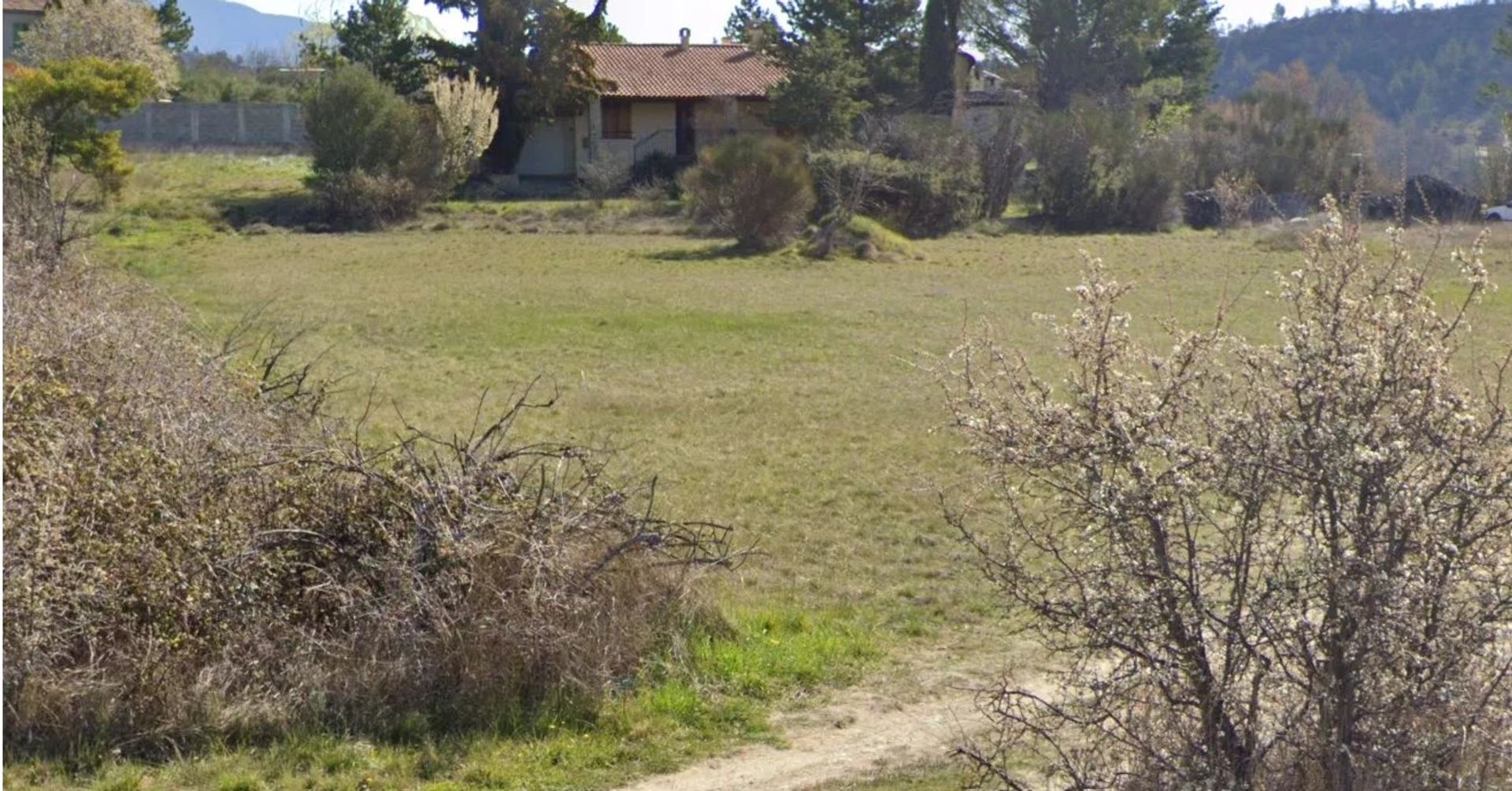 Terre dans Montfort, Provence-Alpes-Côte d'Azur 12737101