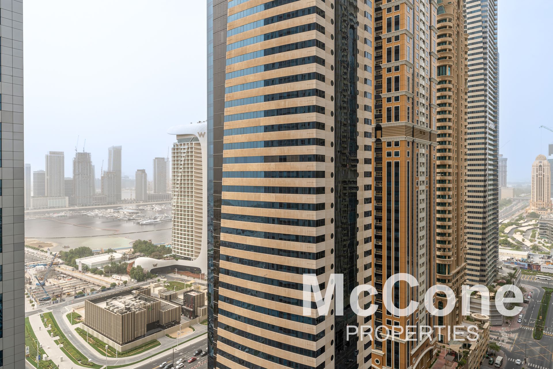 Condominium in Dubai, Dubai 12737253