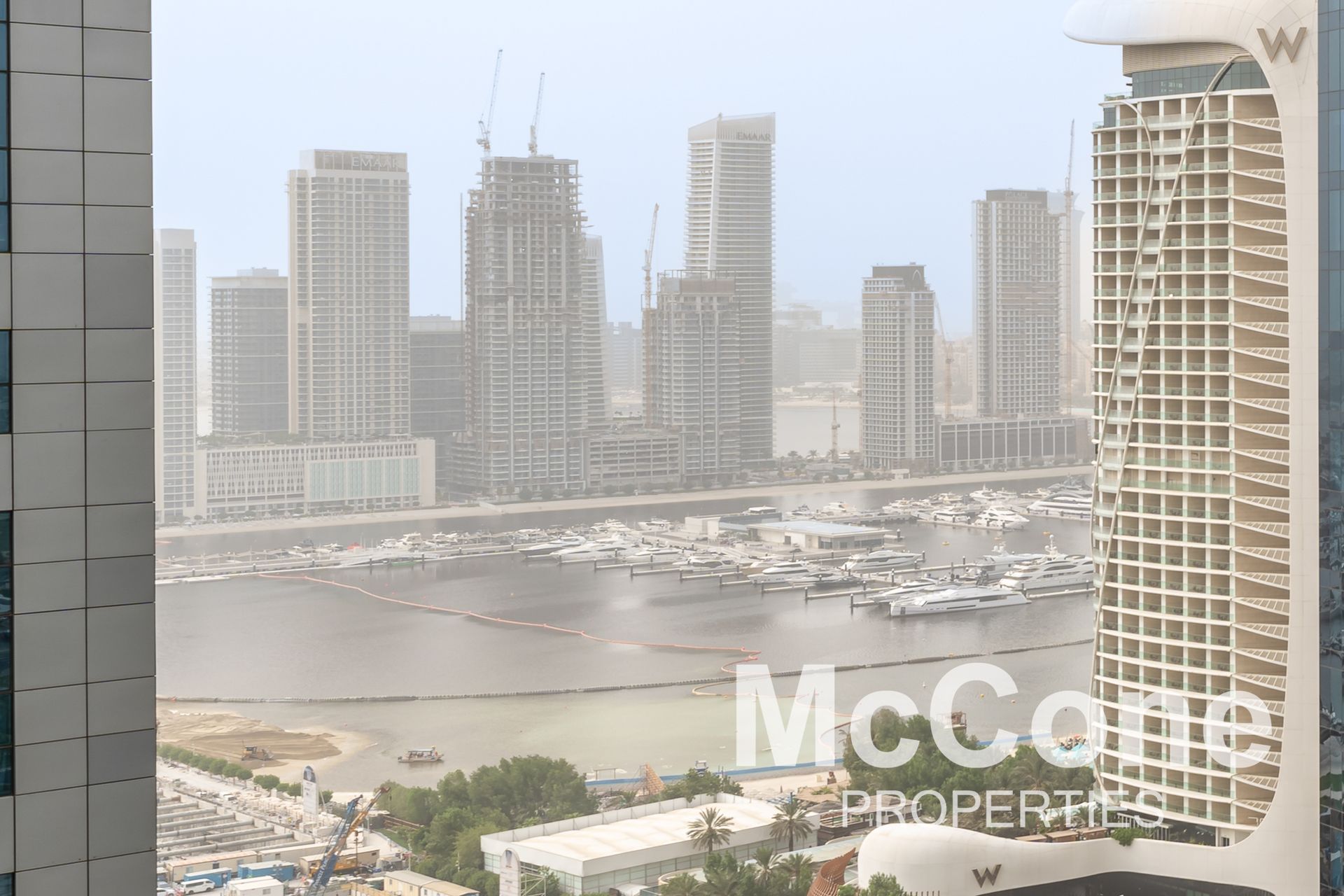 Condominium in Dubai, Dubai 12737253