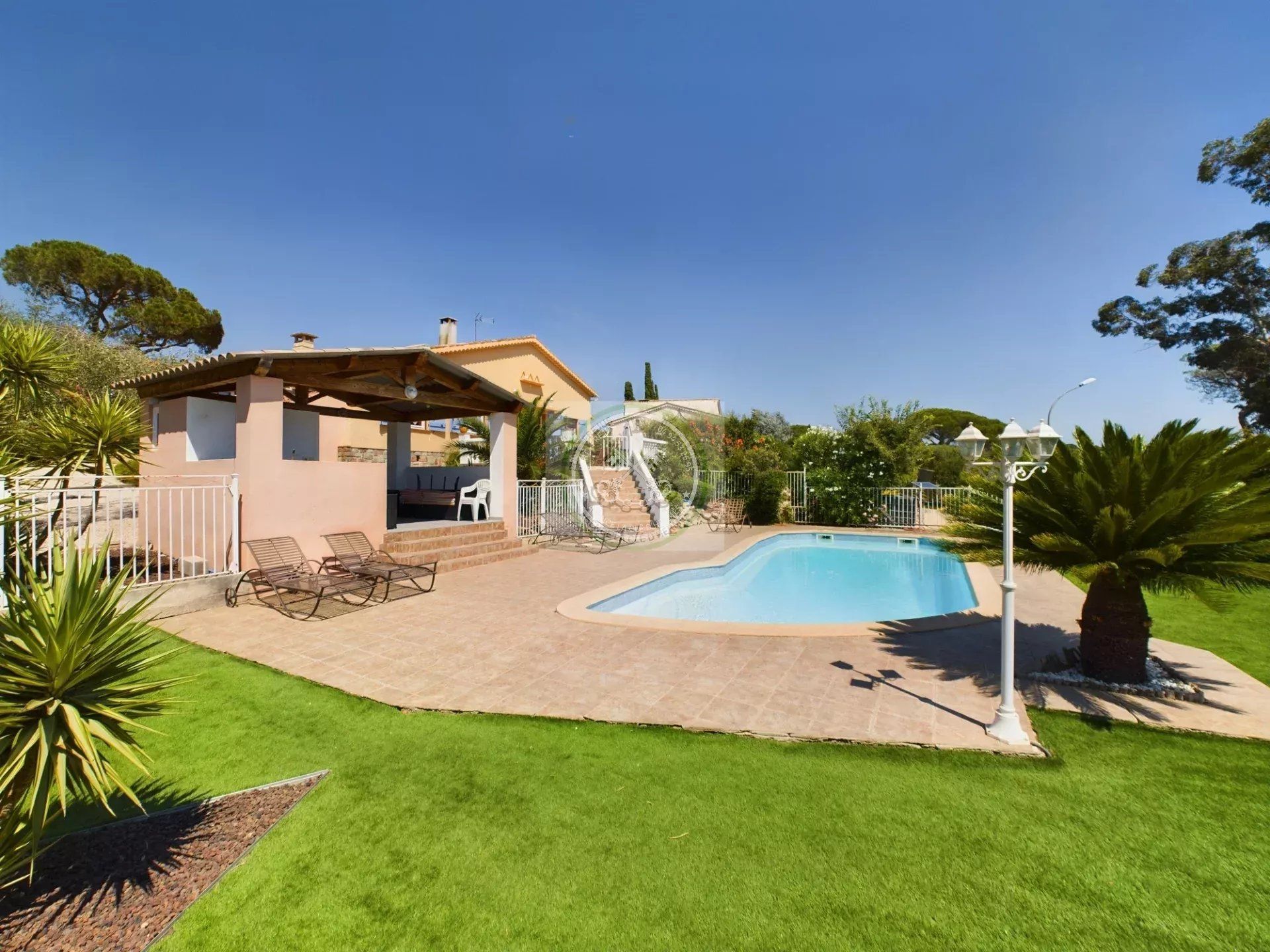 Osiedle mieszkaniowe w Roquebrune-sur-Argens, Var 12738857