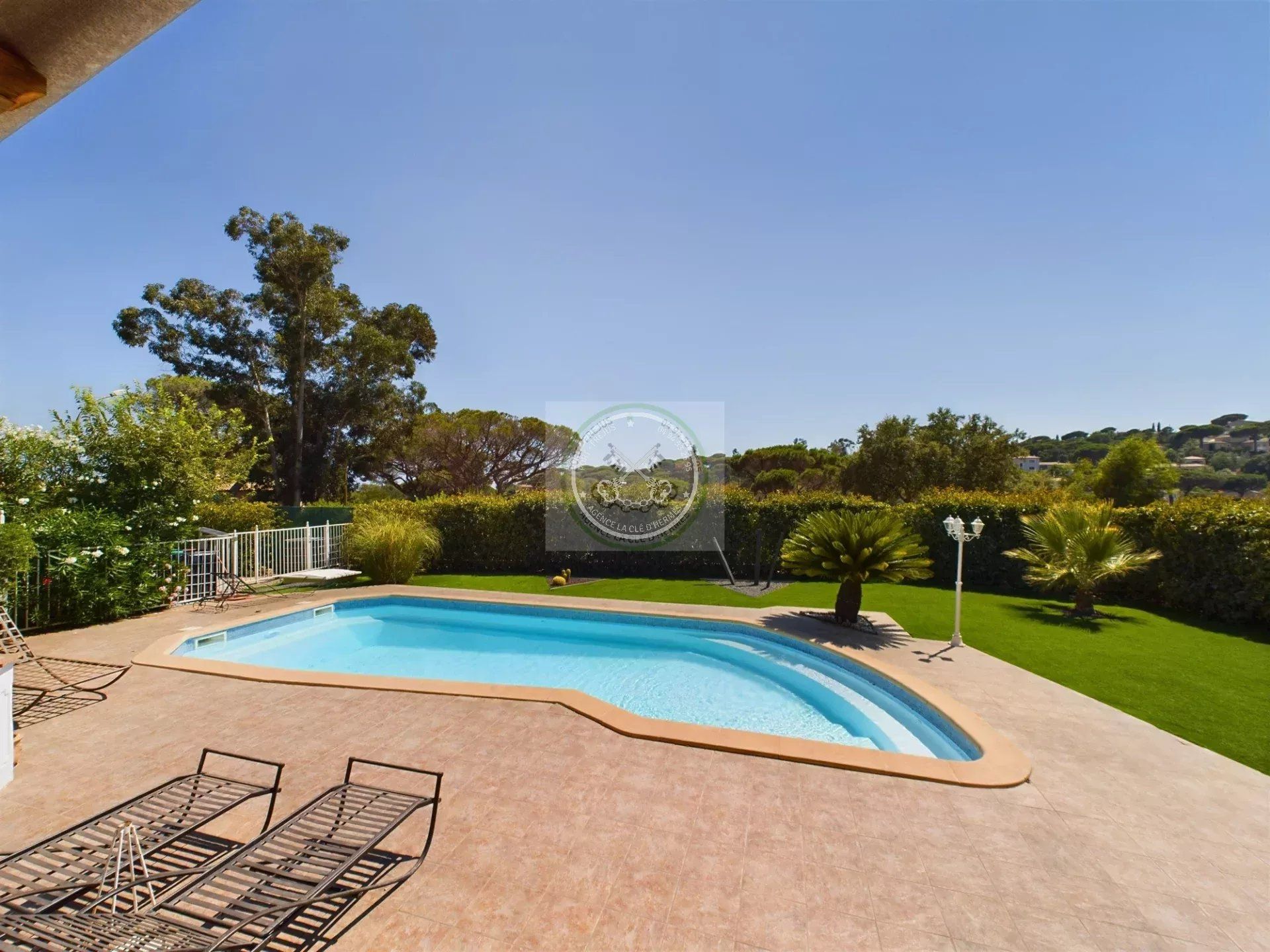 rumah dalam Roquebrune-sur-Argens, Var 12738857