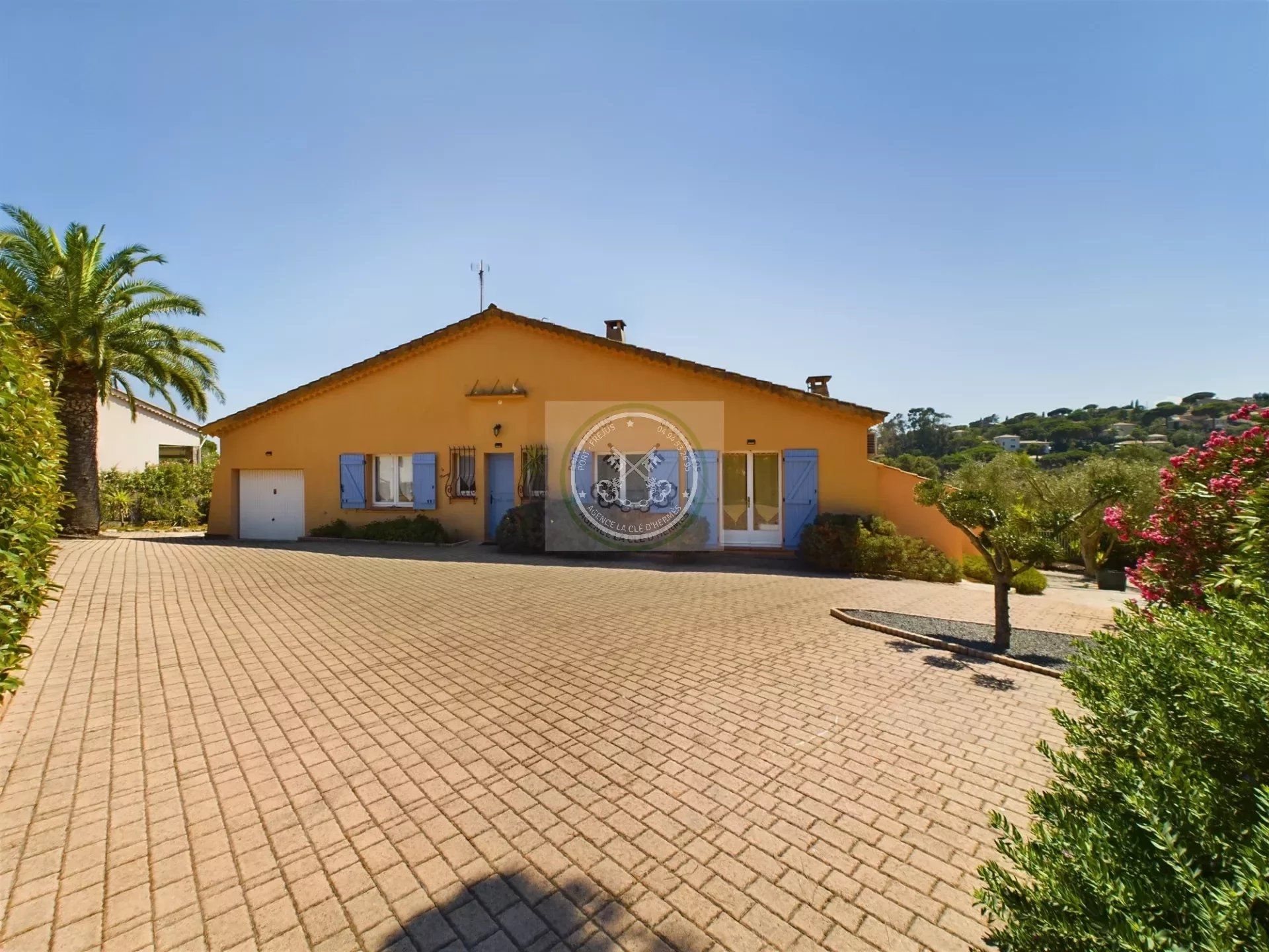 rumah dalam Roquebrune-sur-Argens, Var 12738857