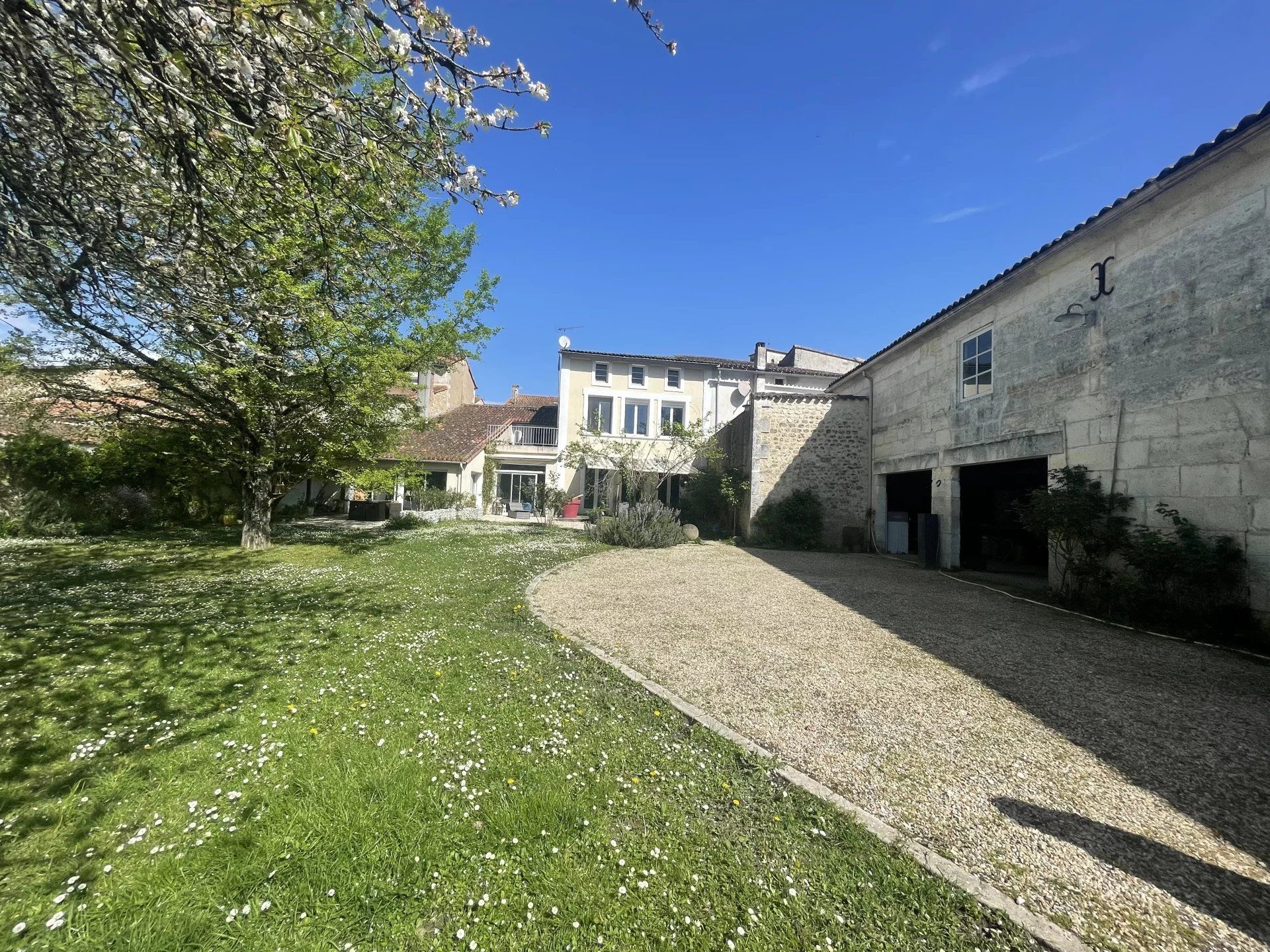 rumah dalam Blanzac Porcheresse, Charente 12738893