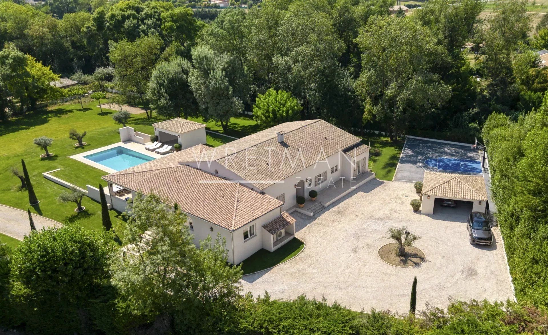 House in Châteauneuf-Grasse, Alpes-Maritimes 12740382