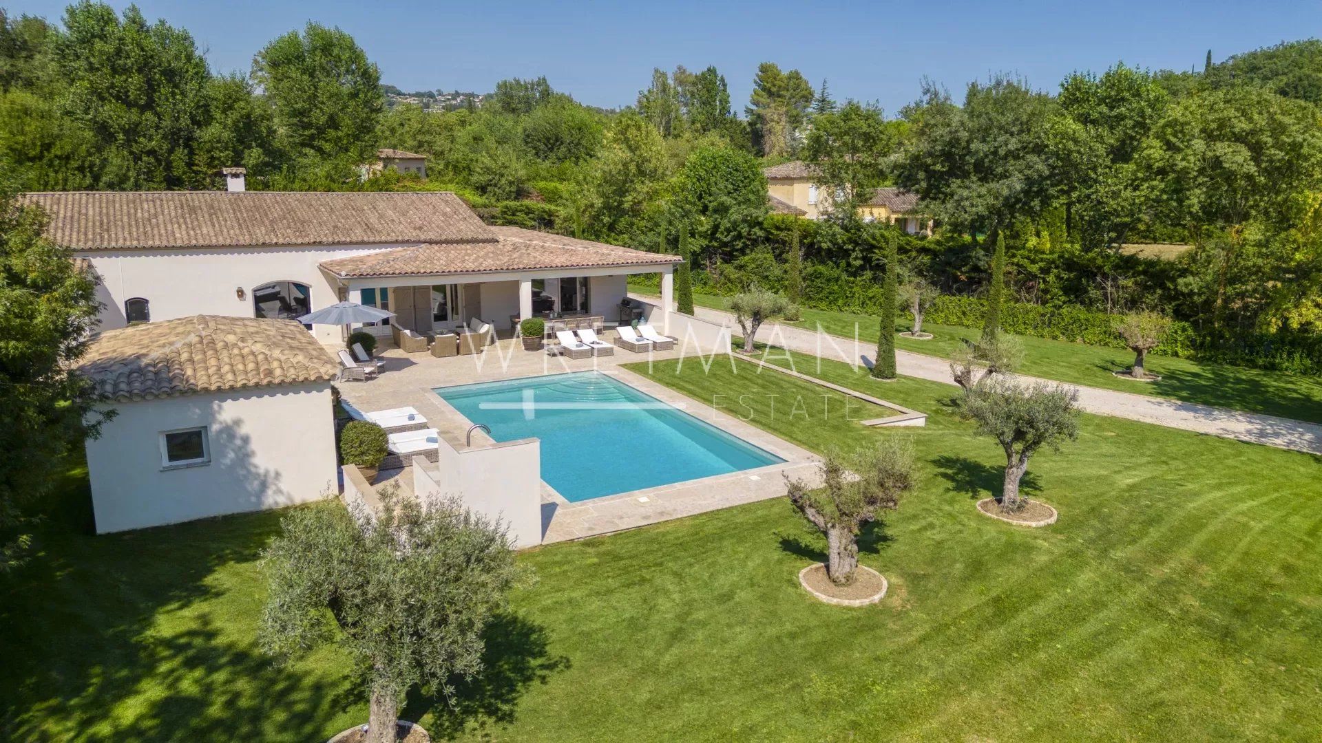 House in Châteauneuf-Grasse, Alpes-Maritimes 12740382