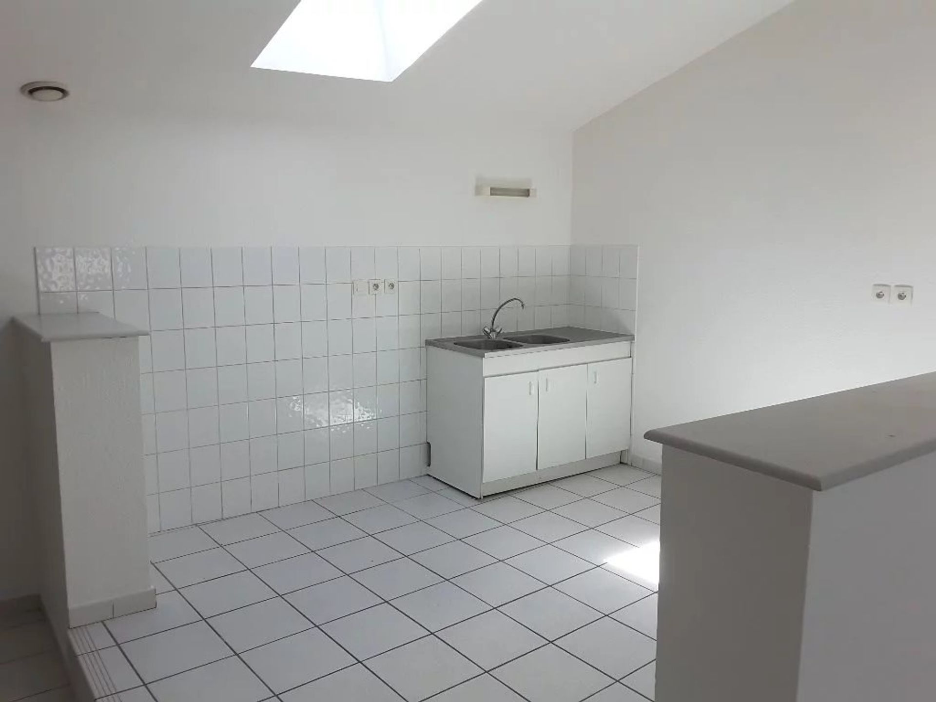 Condominium in Saint-Rambert-d'Albon, Auvergne-Rhone-Alpes 12740404