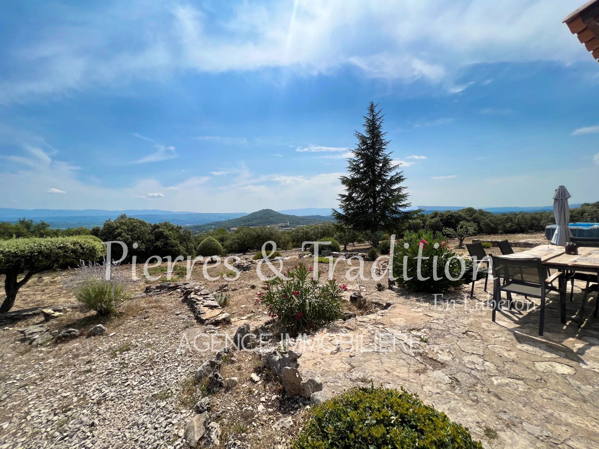 House in Saint-Saturnin-lès-Apt, Vaucluse 12741381