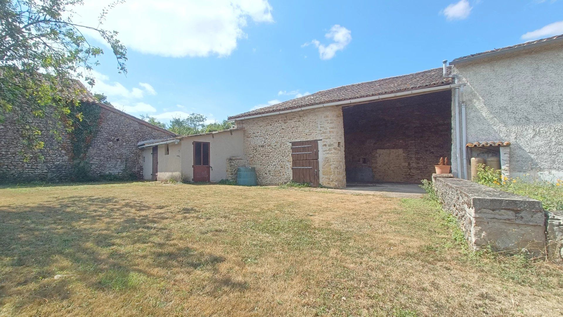 Rumah di Cherves, Nouvelle-Aquitaine 12741443