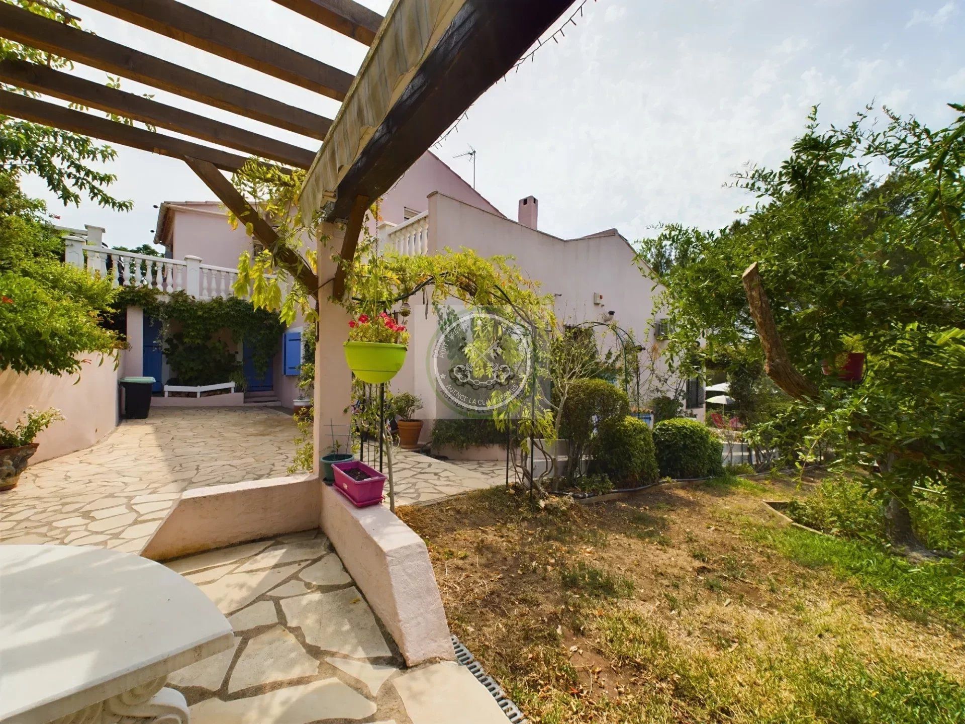 Rumah di Roquebrune-sur-Argens, Var 12741459