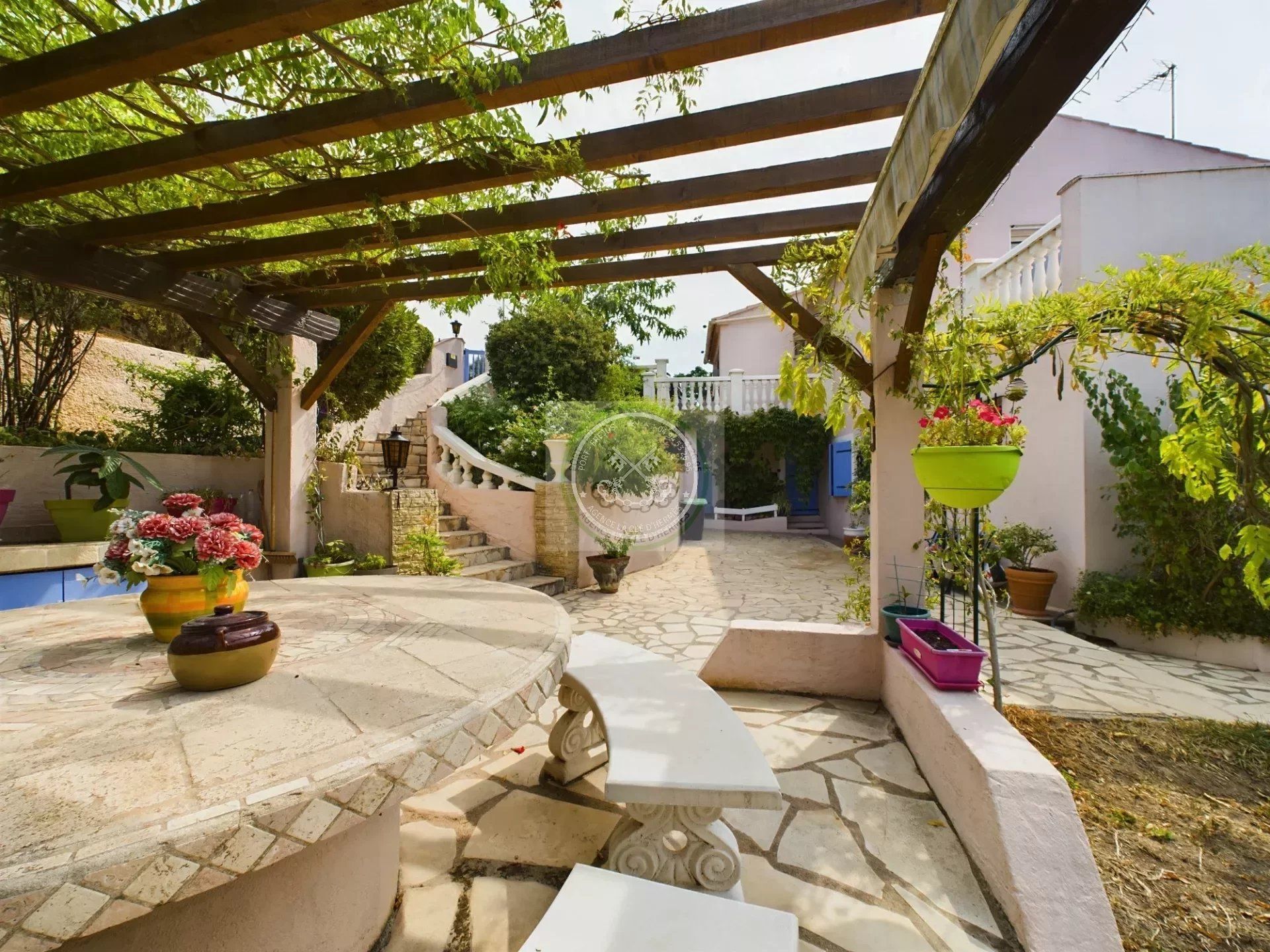 Rumah di Roquebrune-sur-Argens, Var 12741459