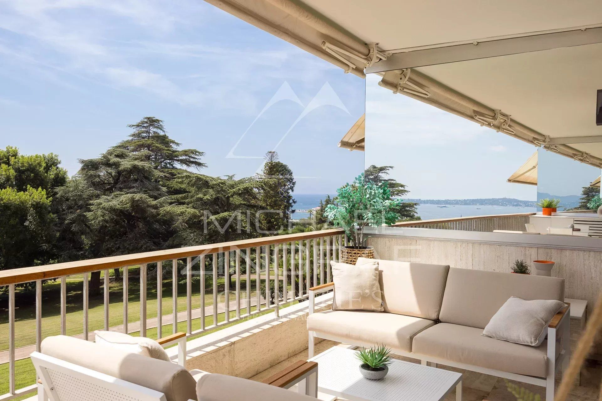 Residential in Cannes, Alpes-Maritimes 12742009