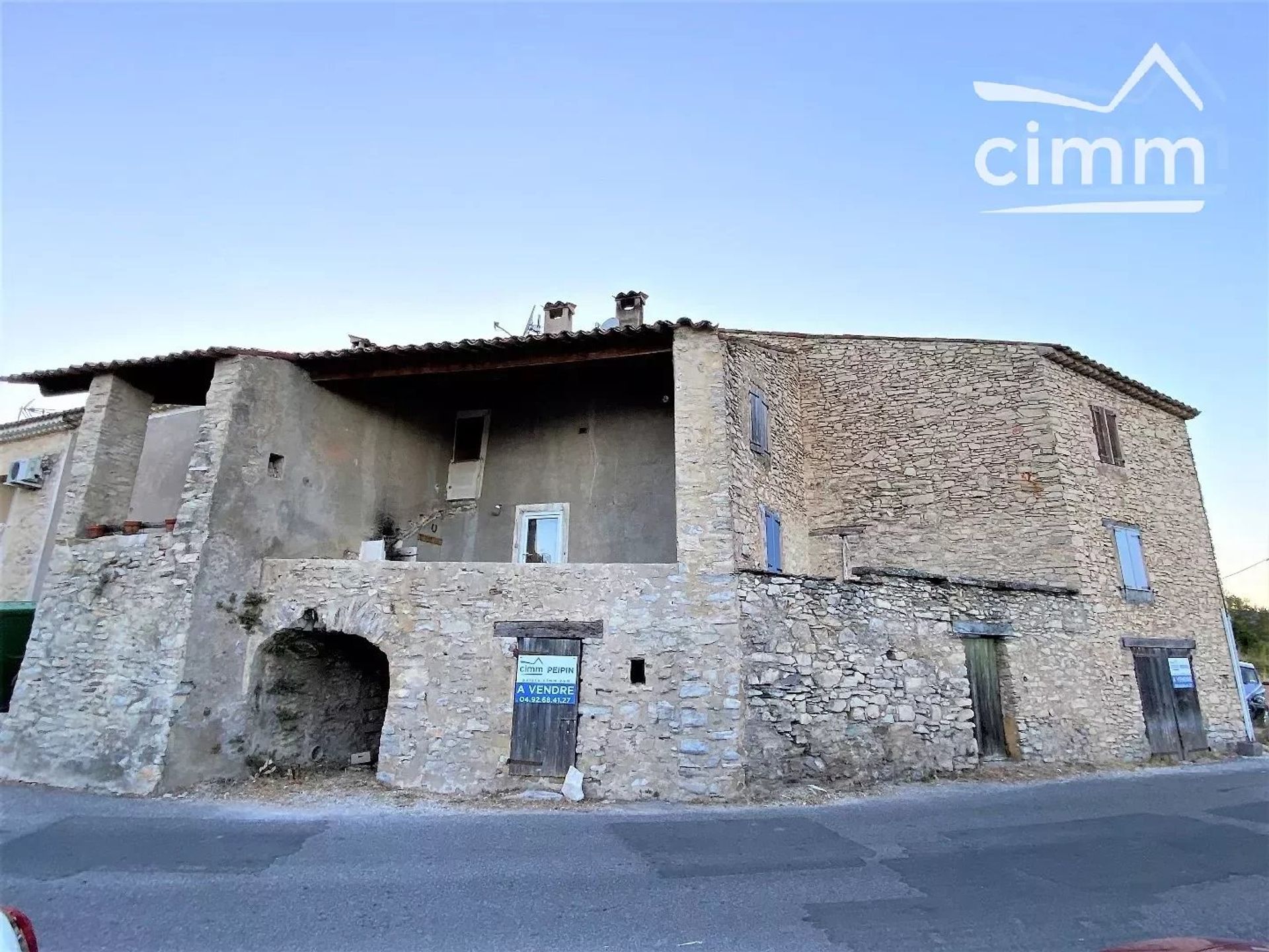 Talo sisään Châteauneuf-Val-Saint-Donat, Alpes-de-Haute-Provence 12742420