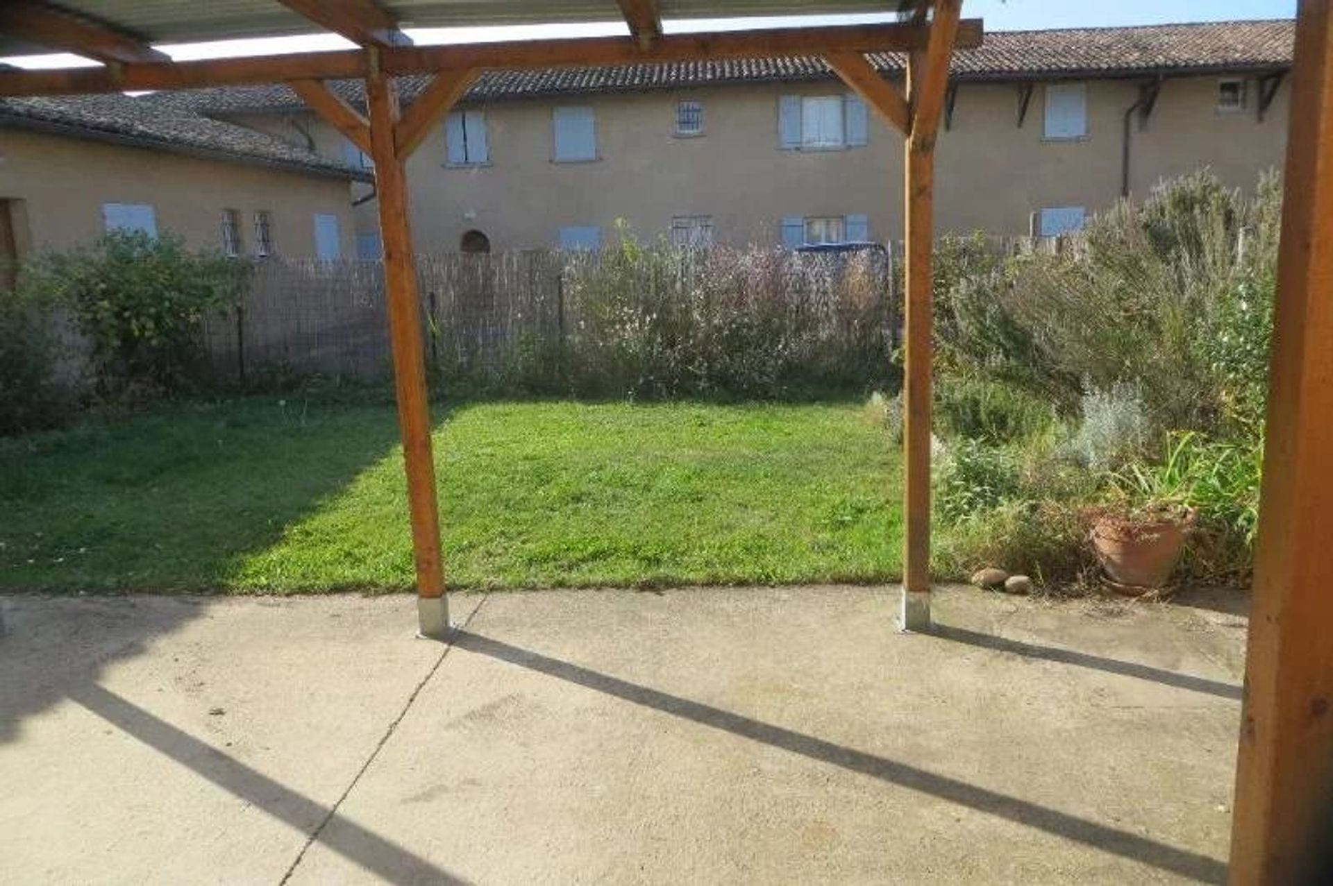 Condominium in Fareins, Auvergne-Rhone-Alpes 12742424