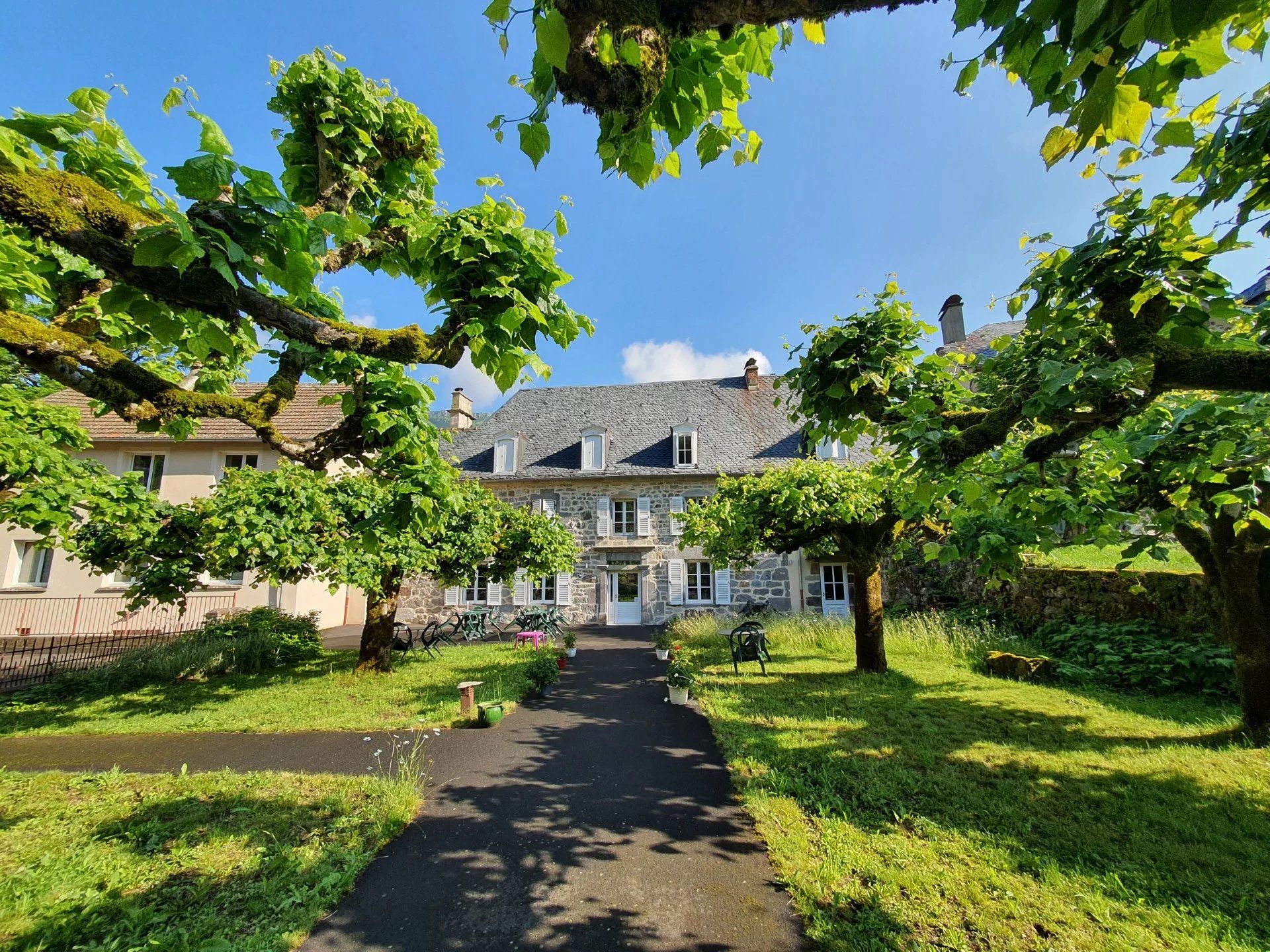 Andet i Aurillac, Auvergne-Rhône-Alpes 12742704