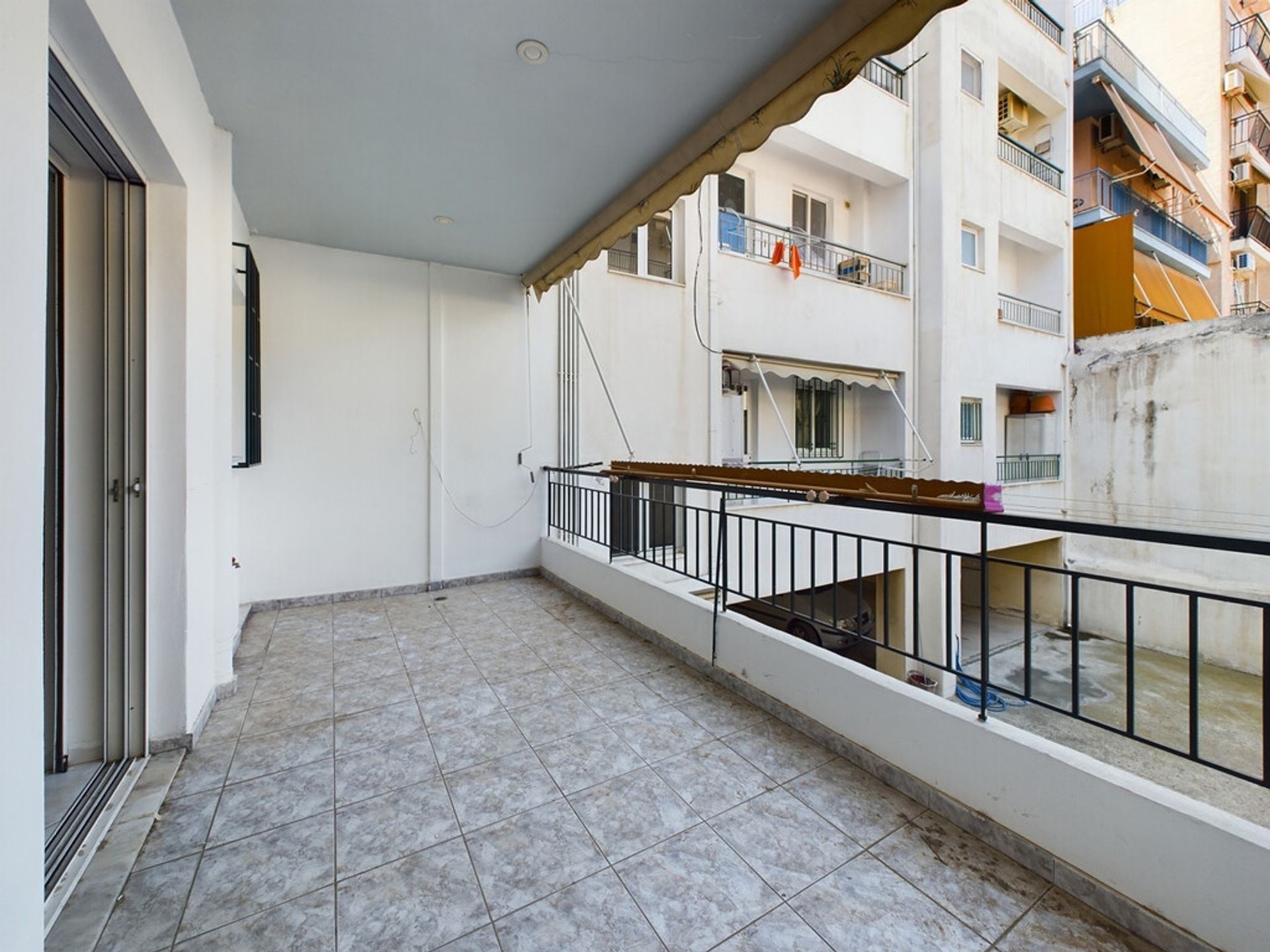 Condominium in Pireas,  12742754