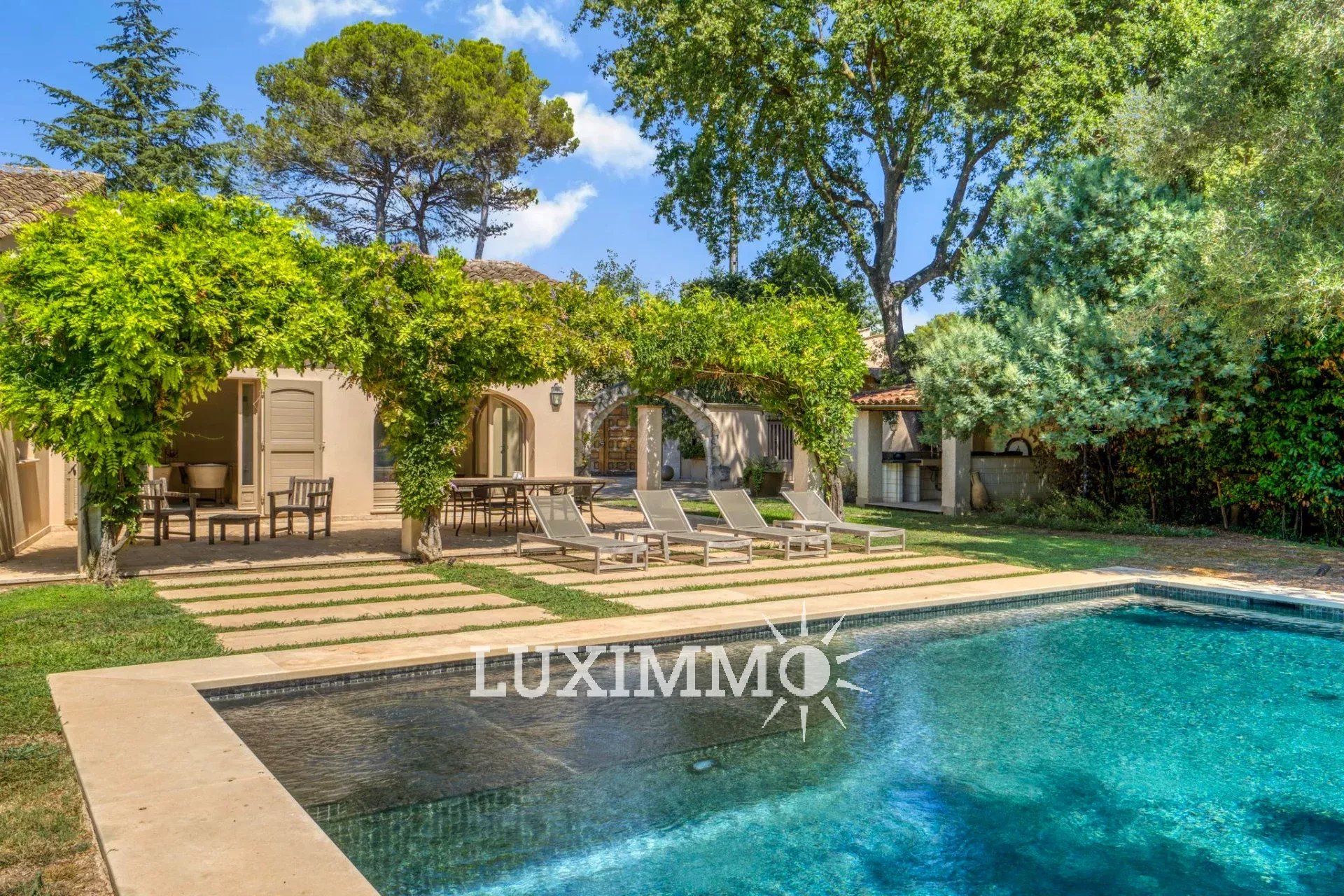 σπίτι σε Mougins, Alpes-Maritimes 12743925