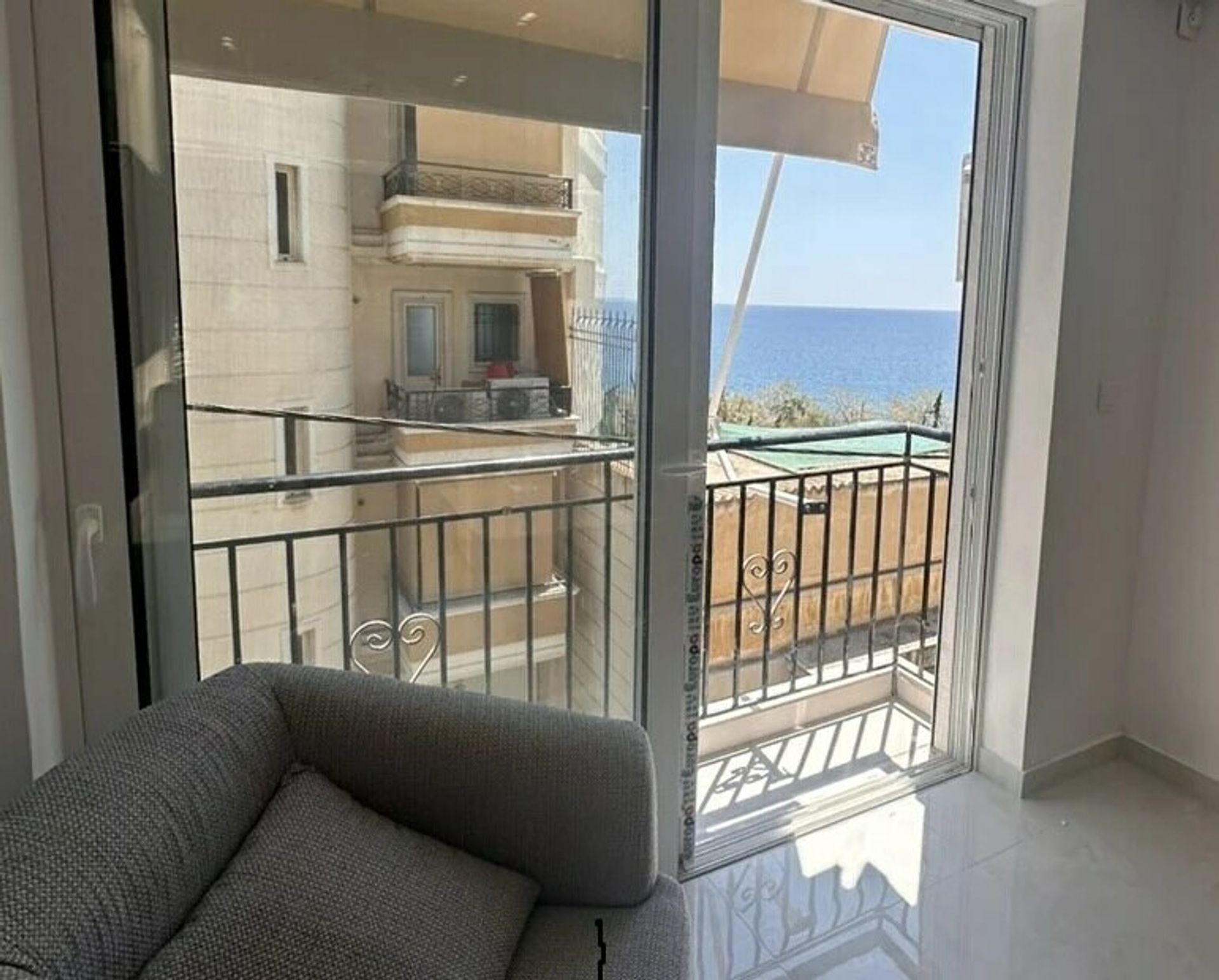 Condominium in Pireas,  12744017