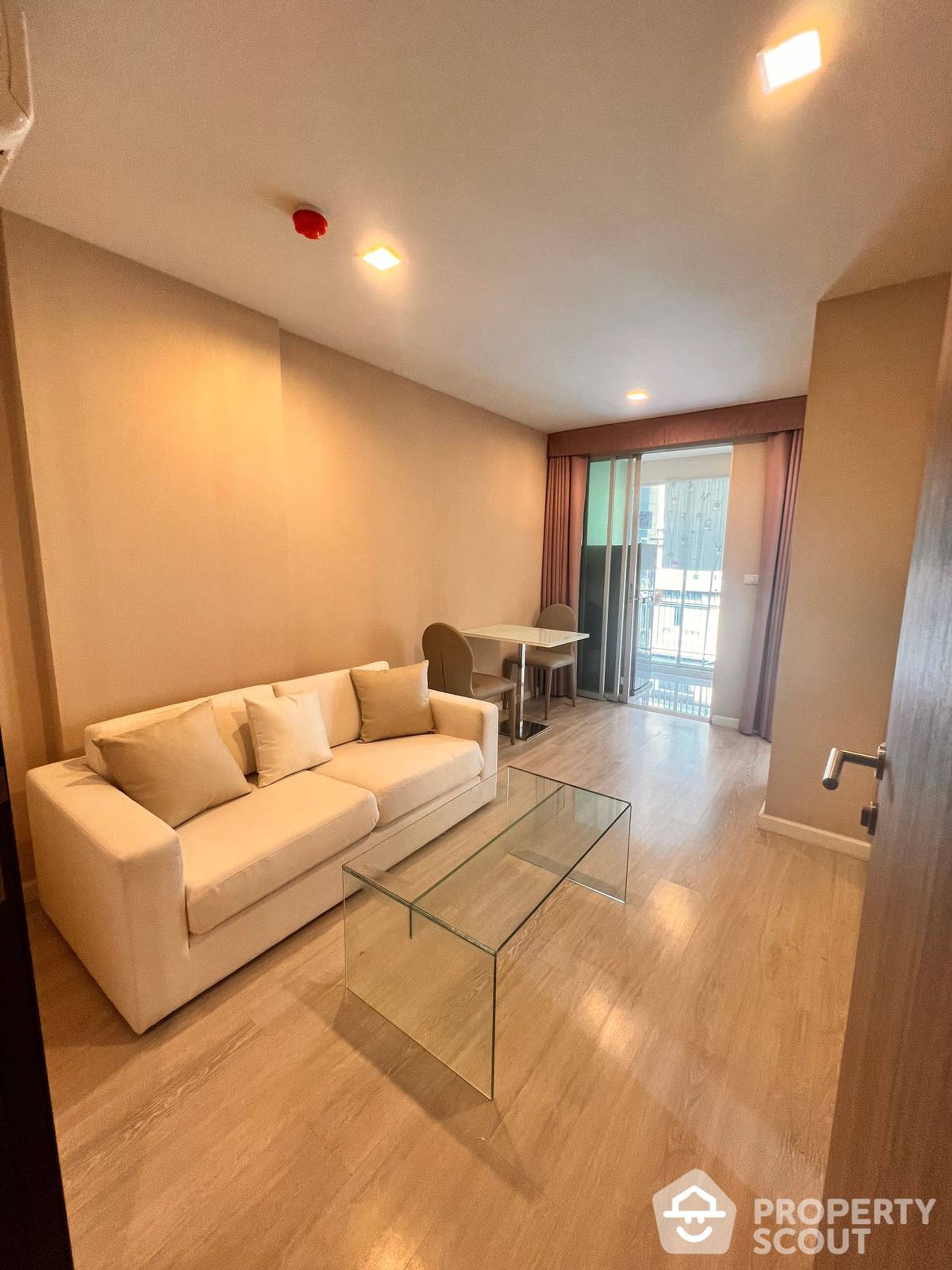 Condominium dans Khlong Toei, Krung Thep Maha Nakhon 12744370