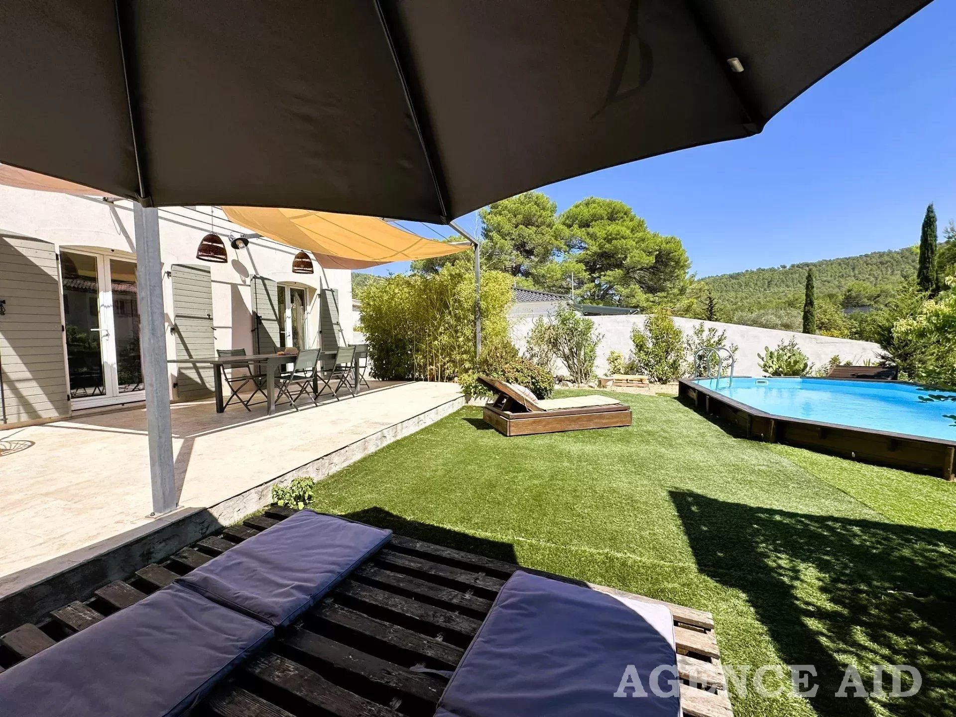 Casa nel Cuges-les-Pins, Provence-Alpes-Cote d'Azur 12744709