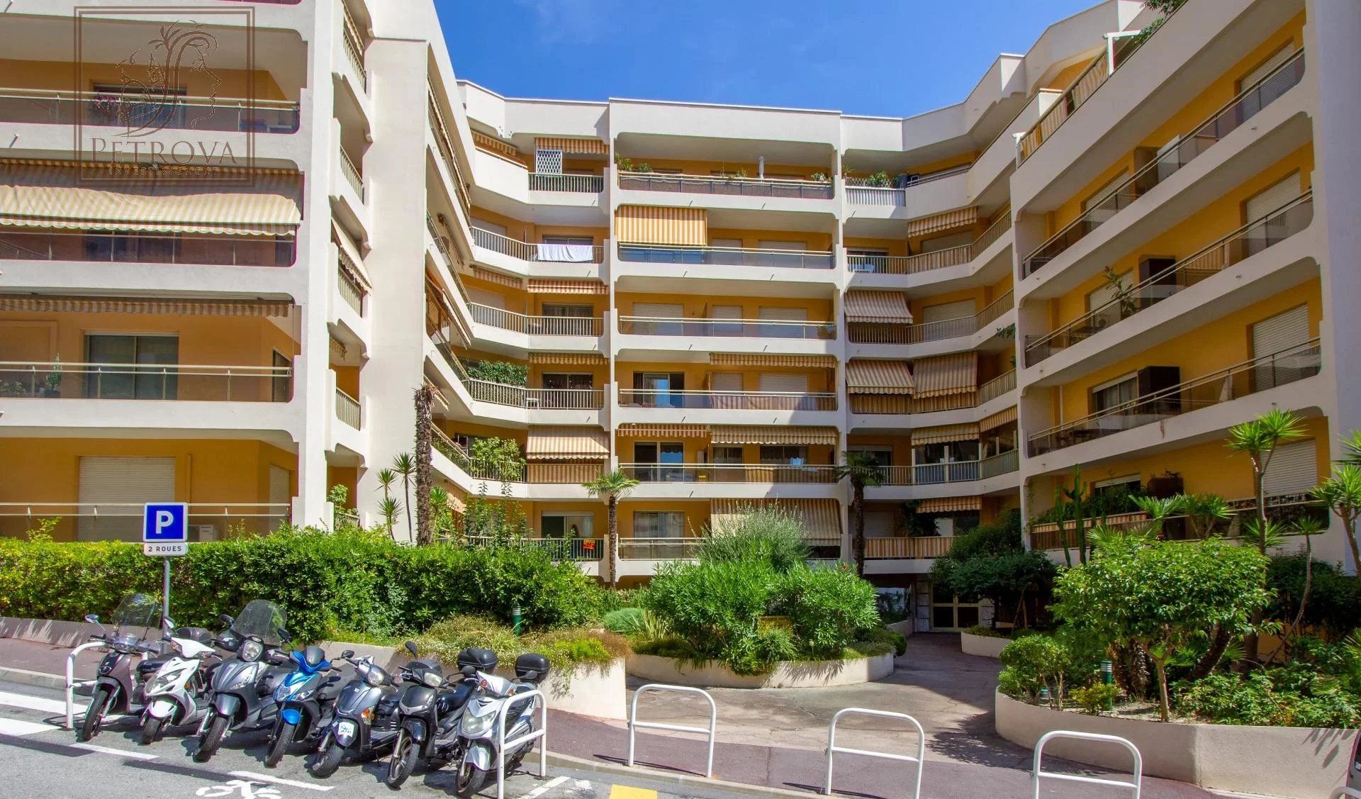 Otro en Beausoleil, Provence-Alpes-Cote d'Azur 12745325