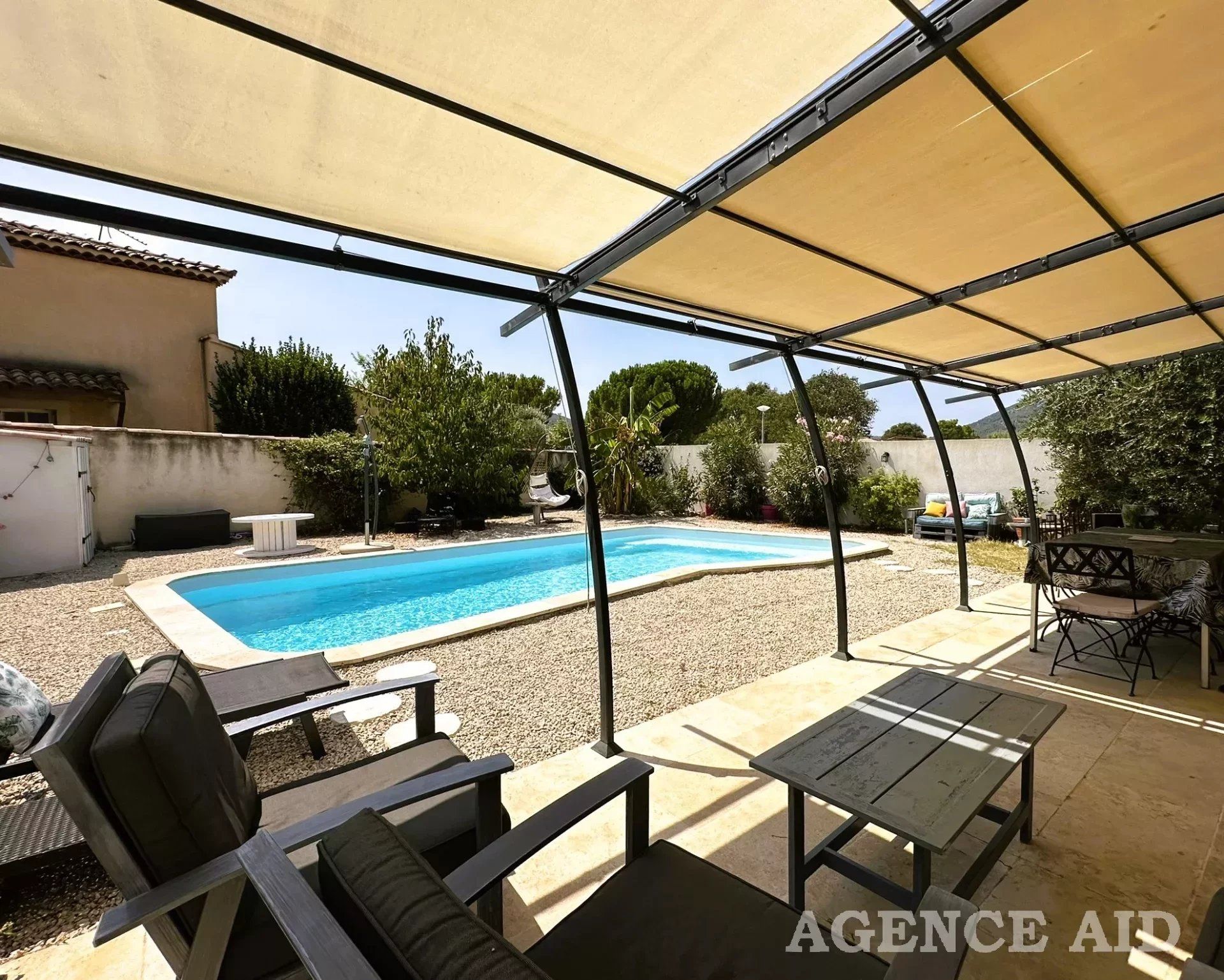 بيت في Cuges-les-Pins, Provence-Alpes-Cote d'Azur 12746514