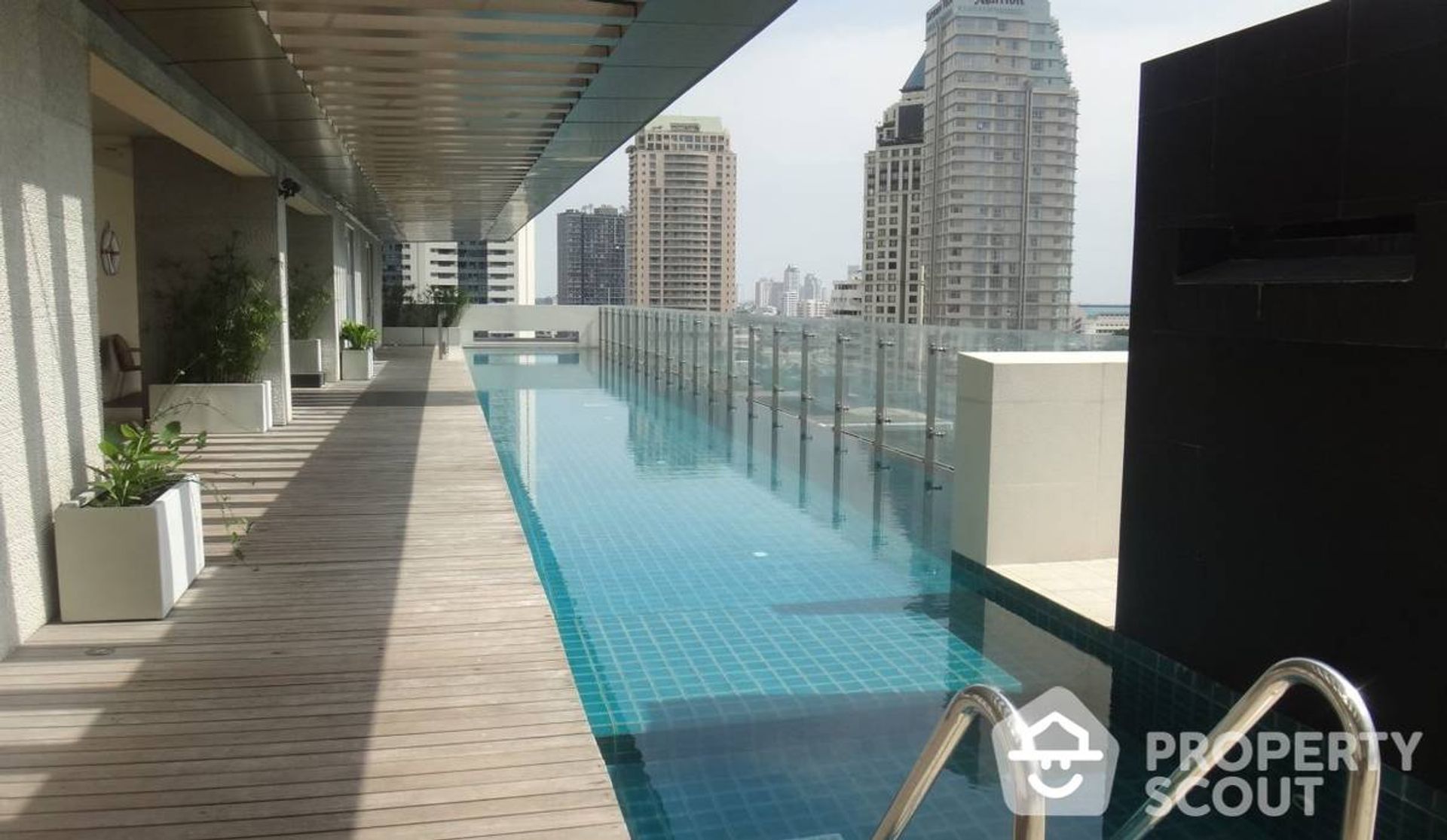 Condominium in Bang Rak, Krung Thep Maha Nakhon 12746929