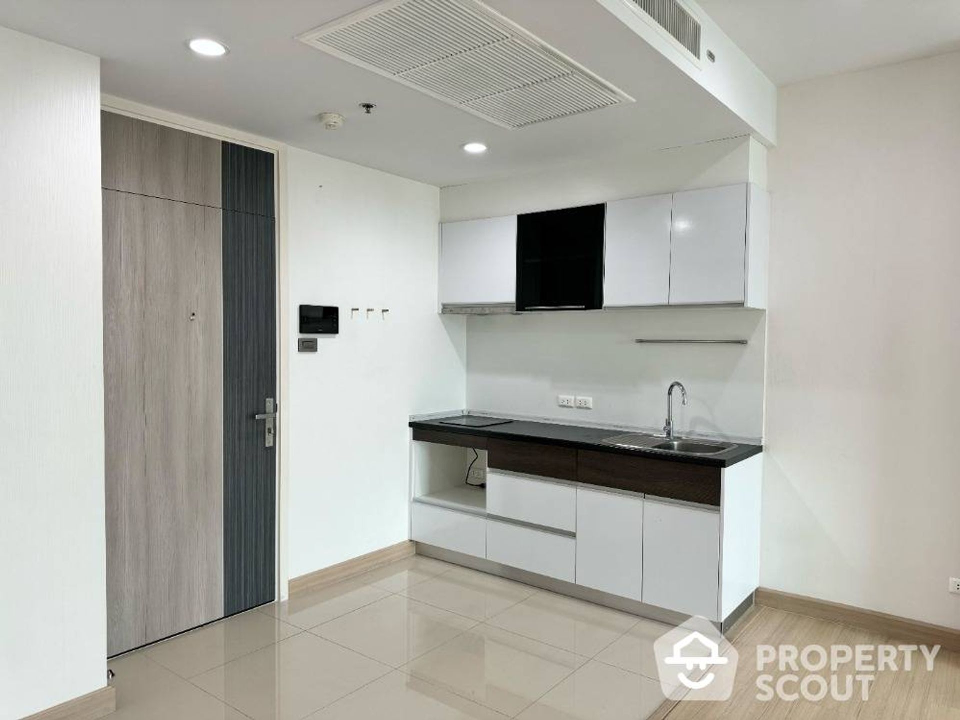 Condominium in Yan Nawa, Krung Thep Maha Nakhon 12749138