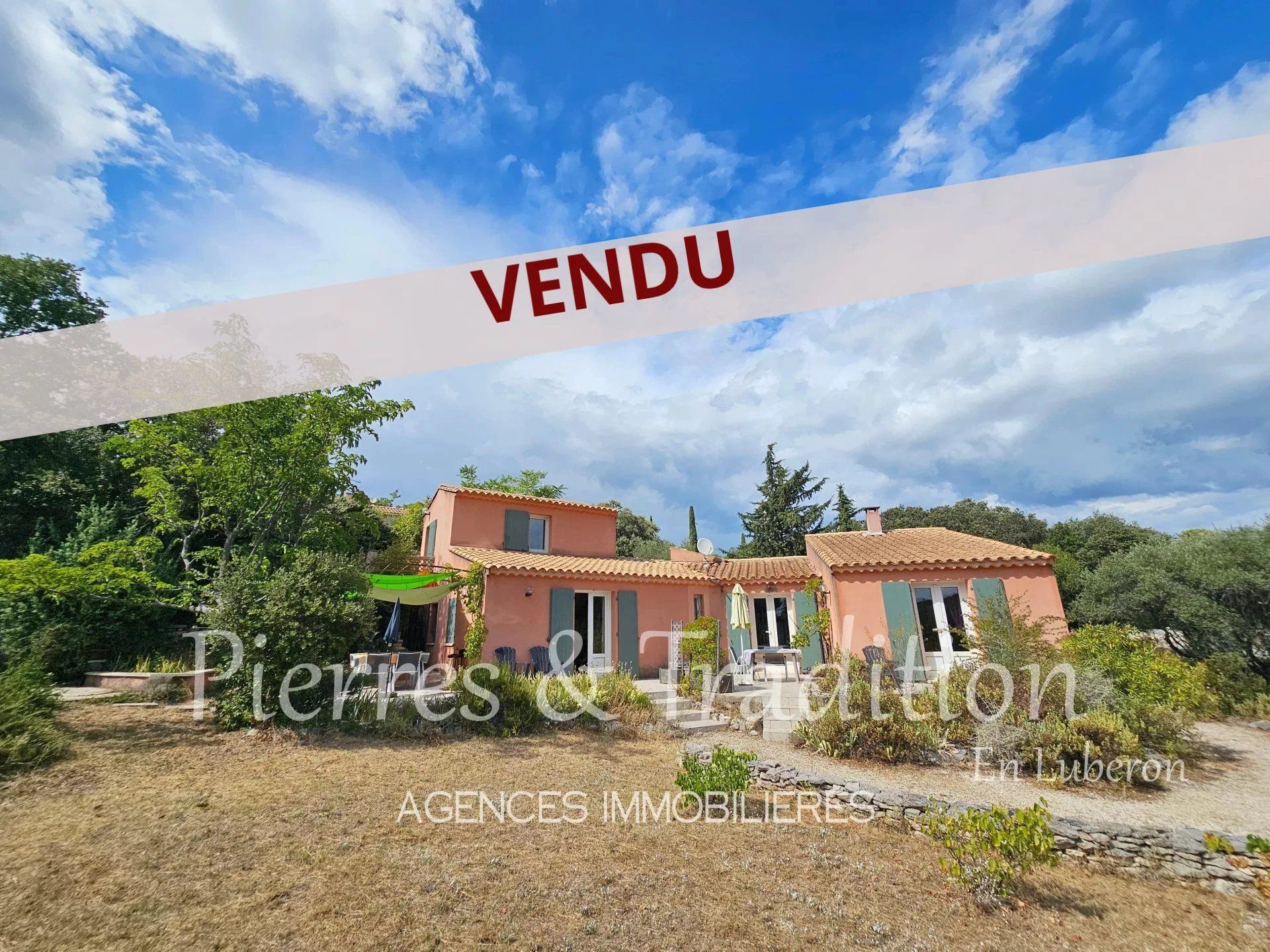 House in Lioux, Provence-Alpes-Cote d'Azur 12751381