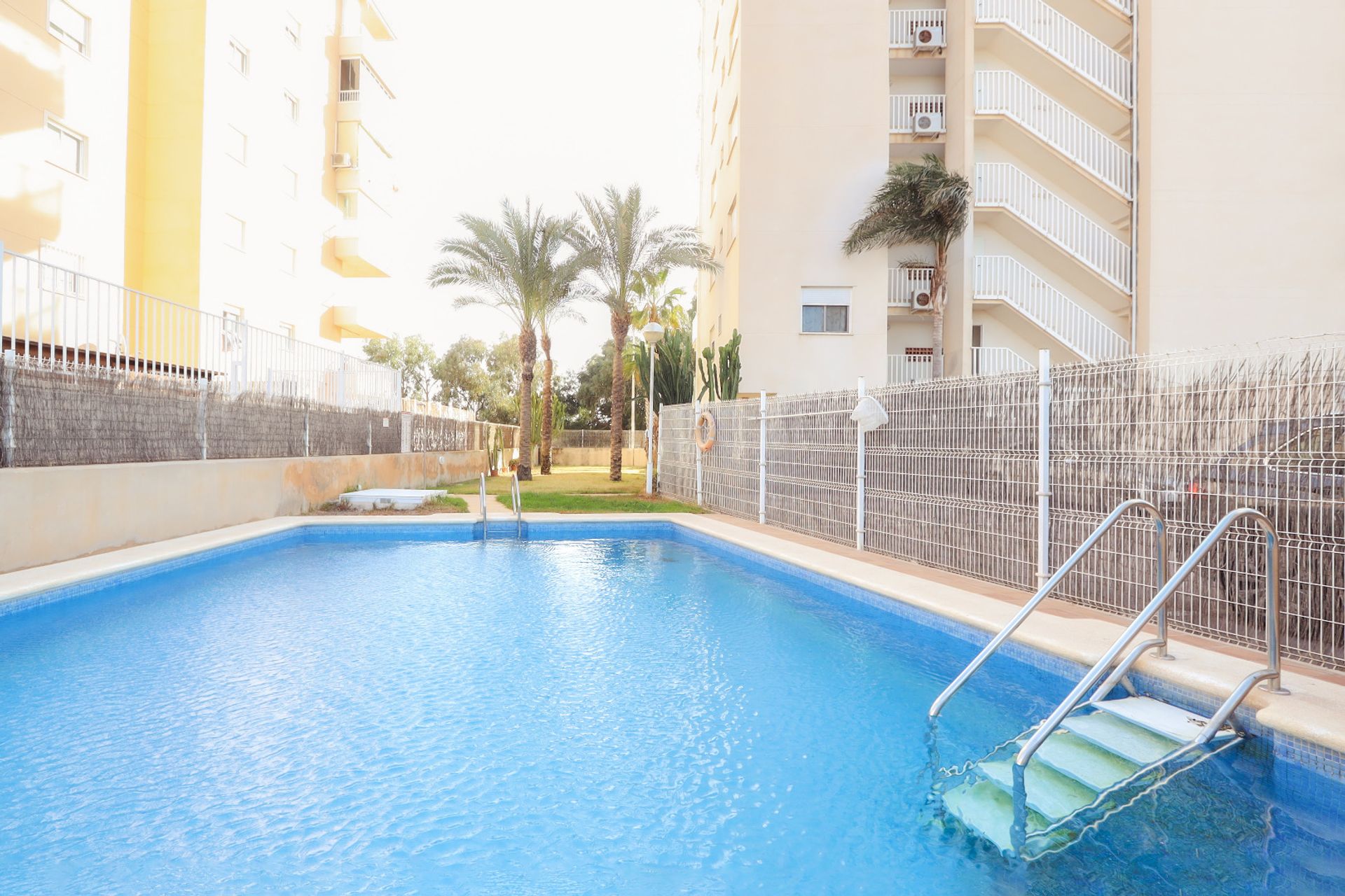 Condominium in Guardamar del Segura, Comunidad Valenciana 12752569