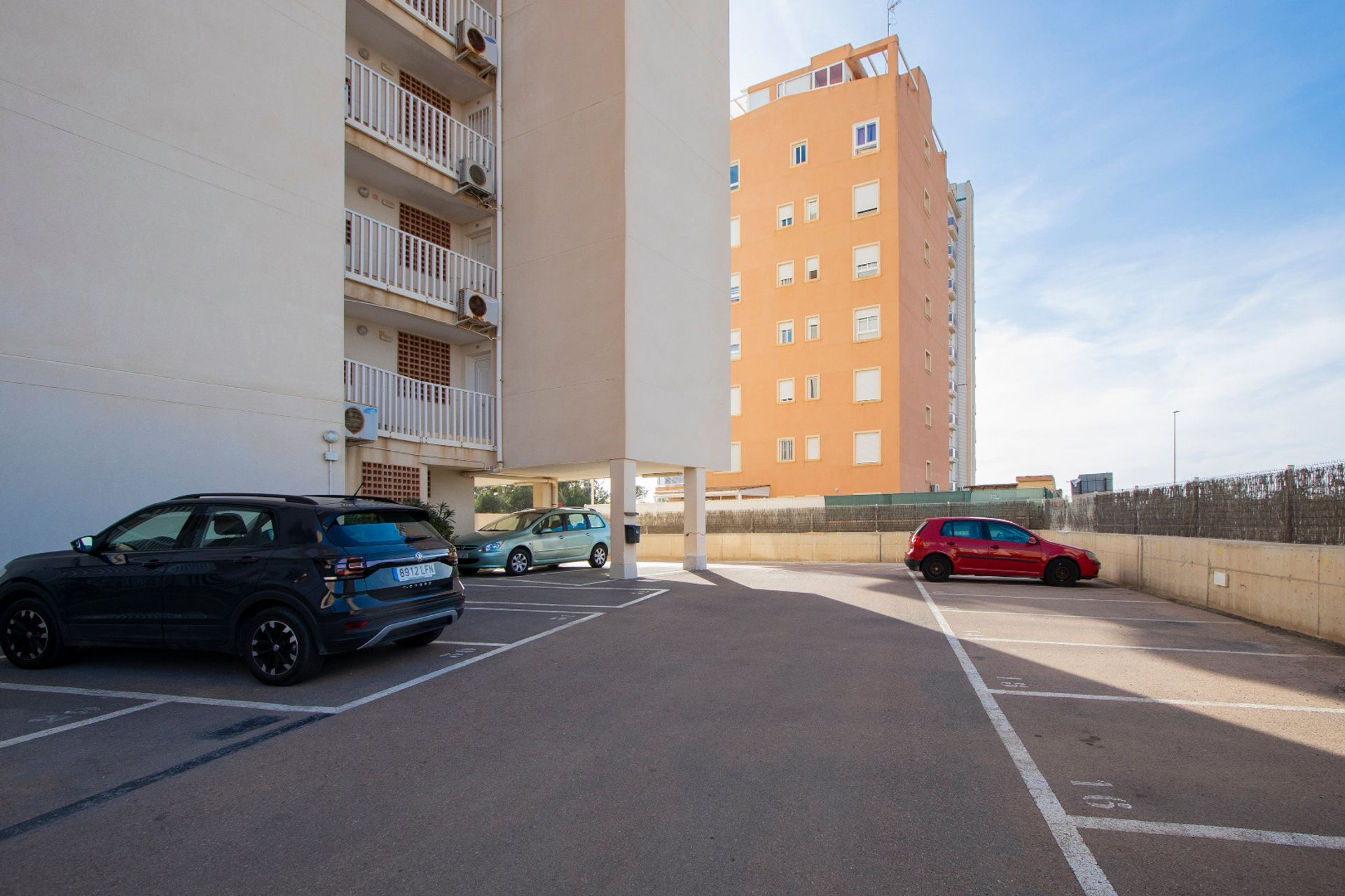 Condominium in Guardamar del Segura, Comunidad Valenciana 12752569