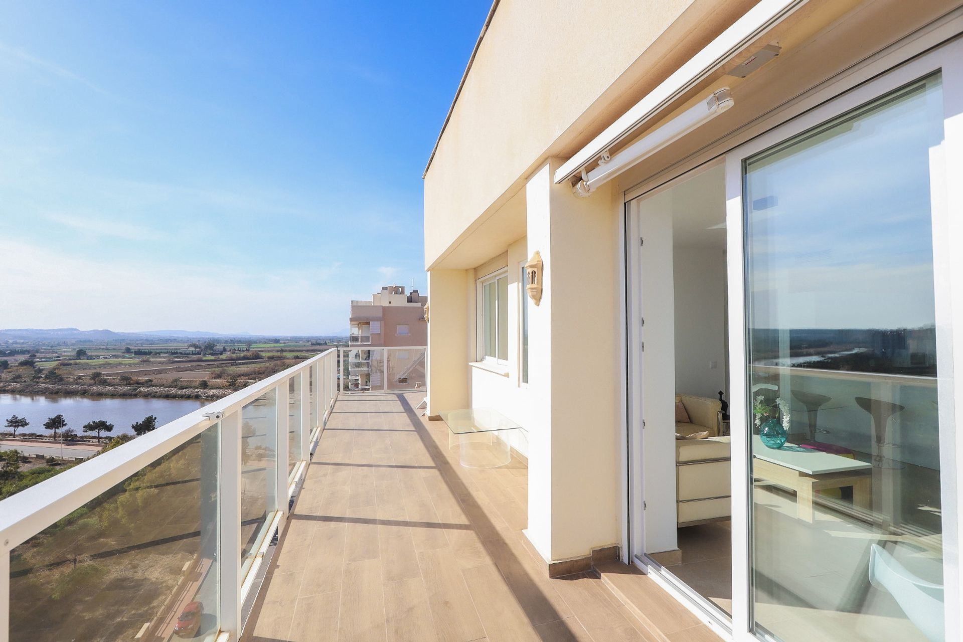 Condominium in Guardamar del Segura, Comunidad Valenciana 12752569