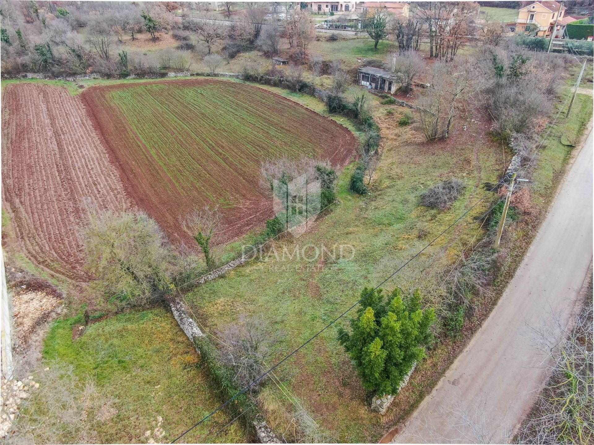 Land in Svetvinčenat, Istria County 12757400