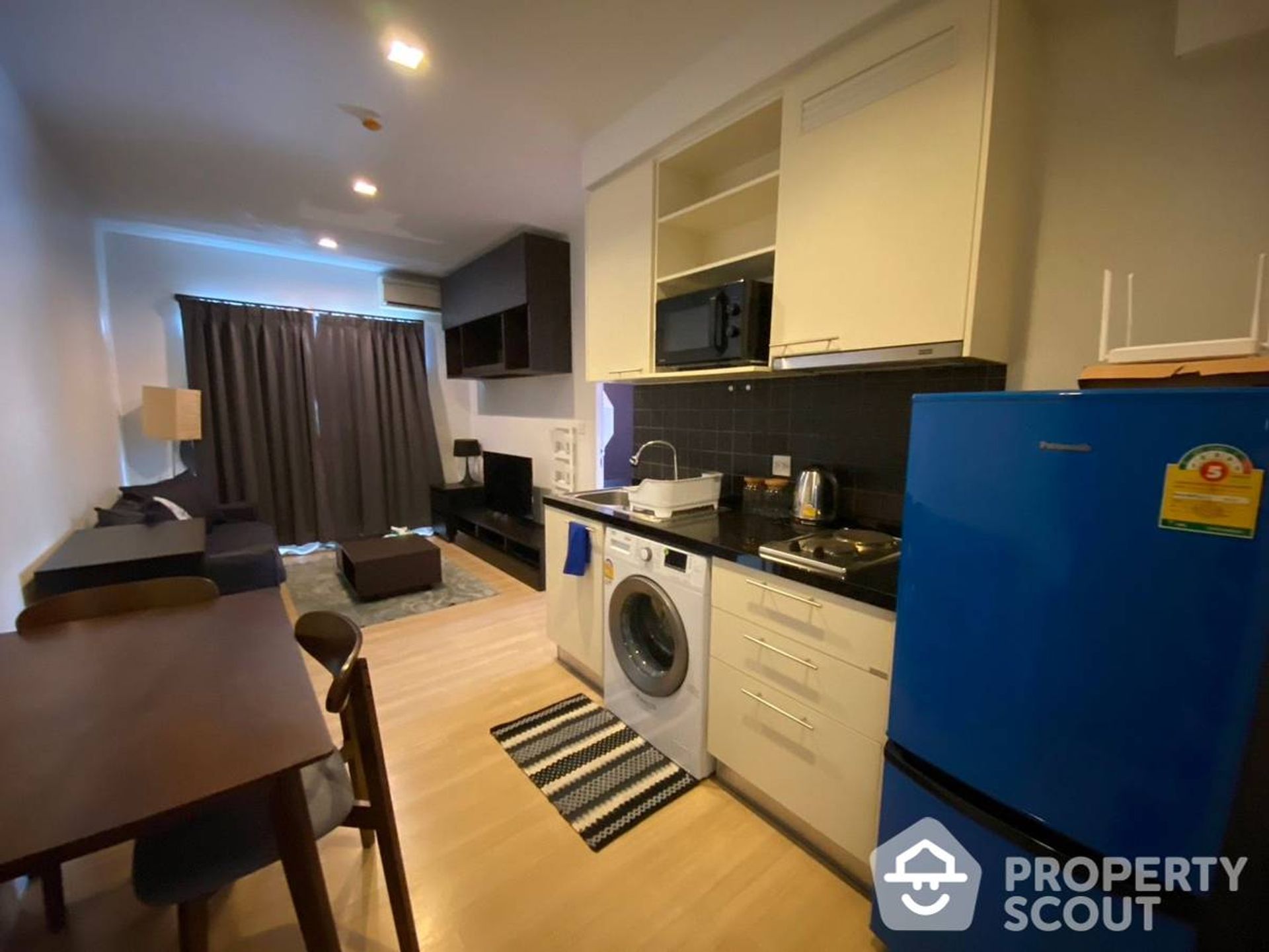 Condominium in Sathon, Krung Thep Maha Nakhon 12758106