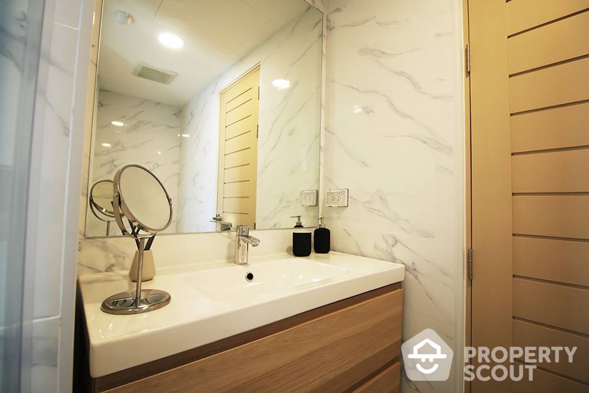 Condominio nel Wattana, Krung Thep Maha Nakhon 12758126