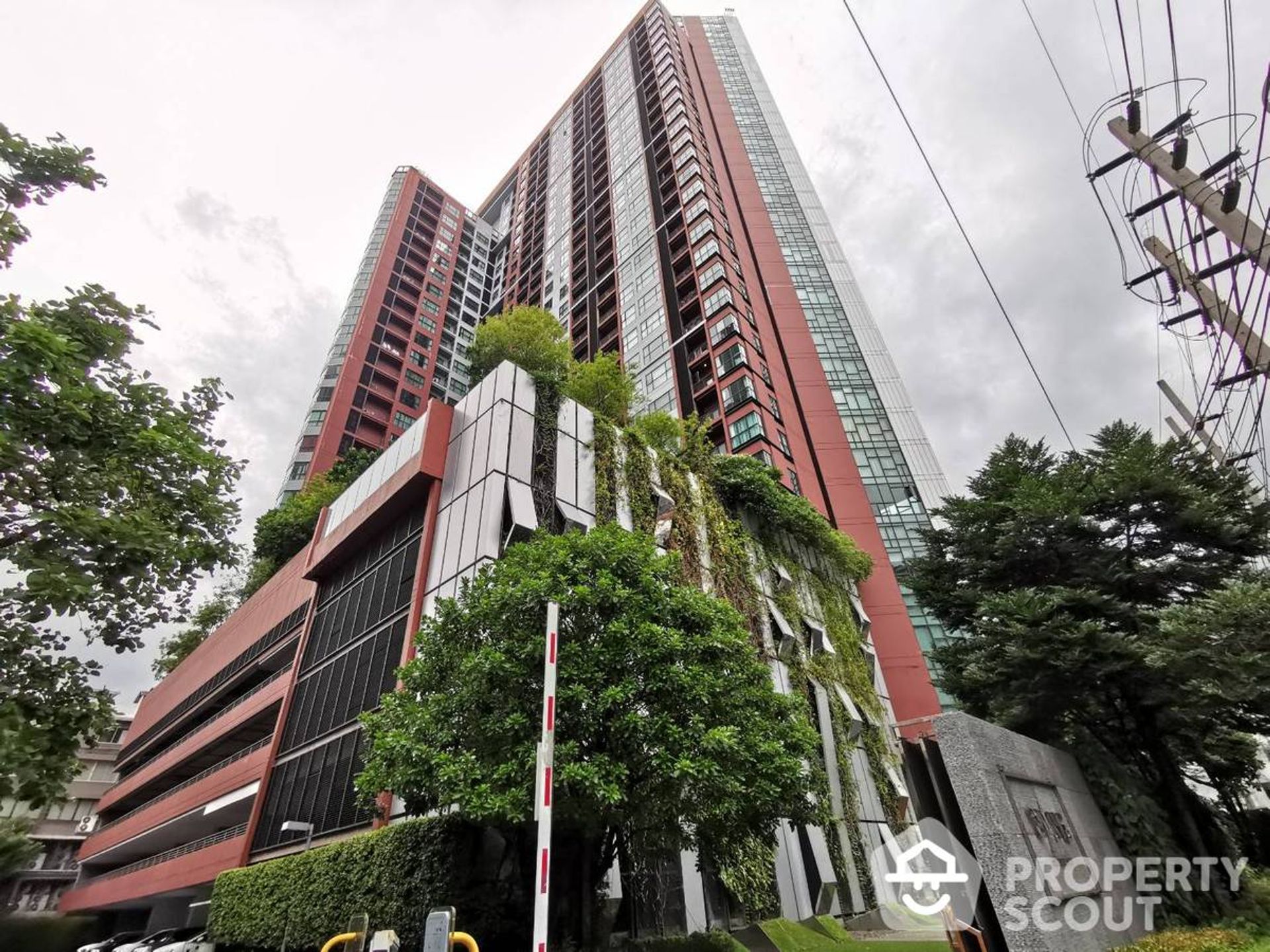 Condominium in Phra Khanong, Krung Thep Maha Nakhon 12758170