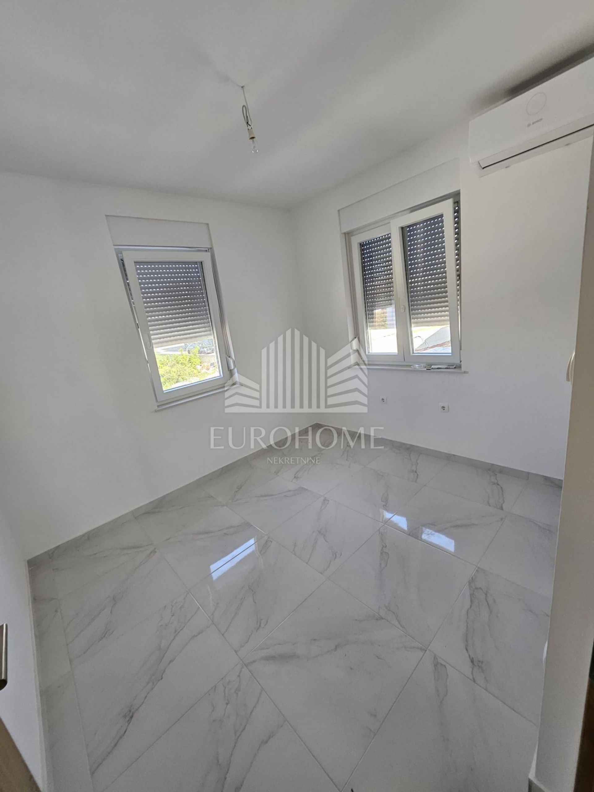 Condominium dans Novalja, Lika-Senj County 12758219