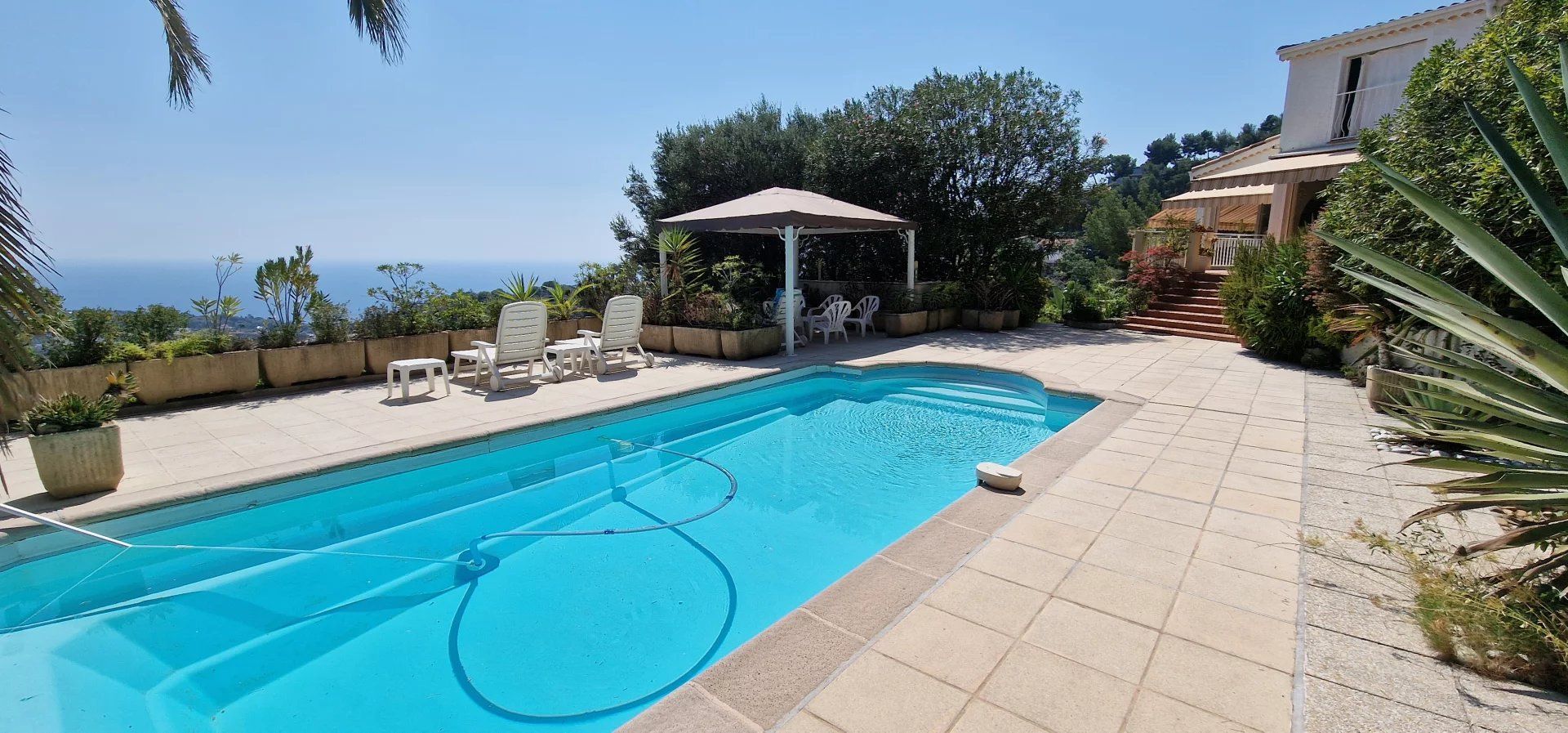 Condominium dans Roquebrune, Provence-Alpes-Côte d'Azur 12758712