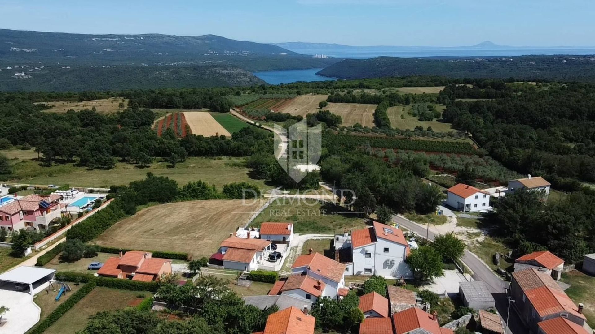 بيت في Barban, Istria County 12759330