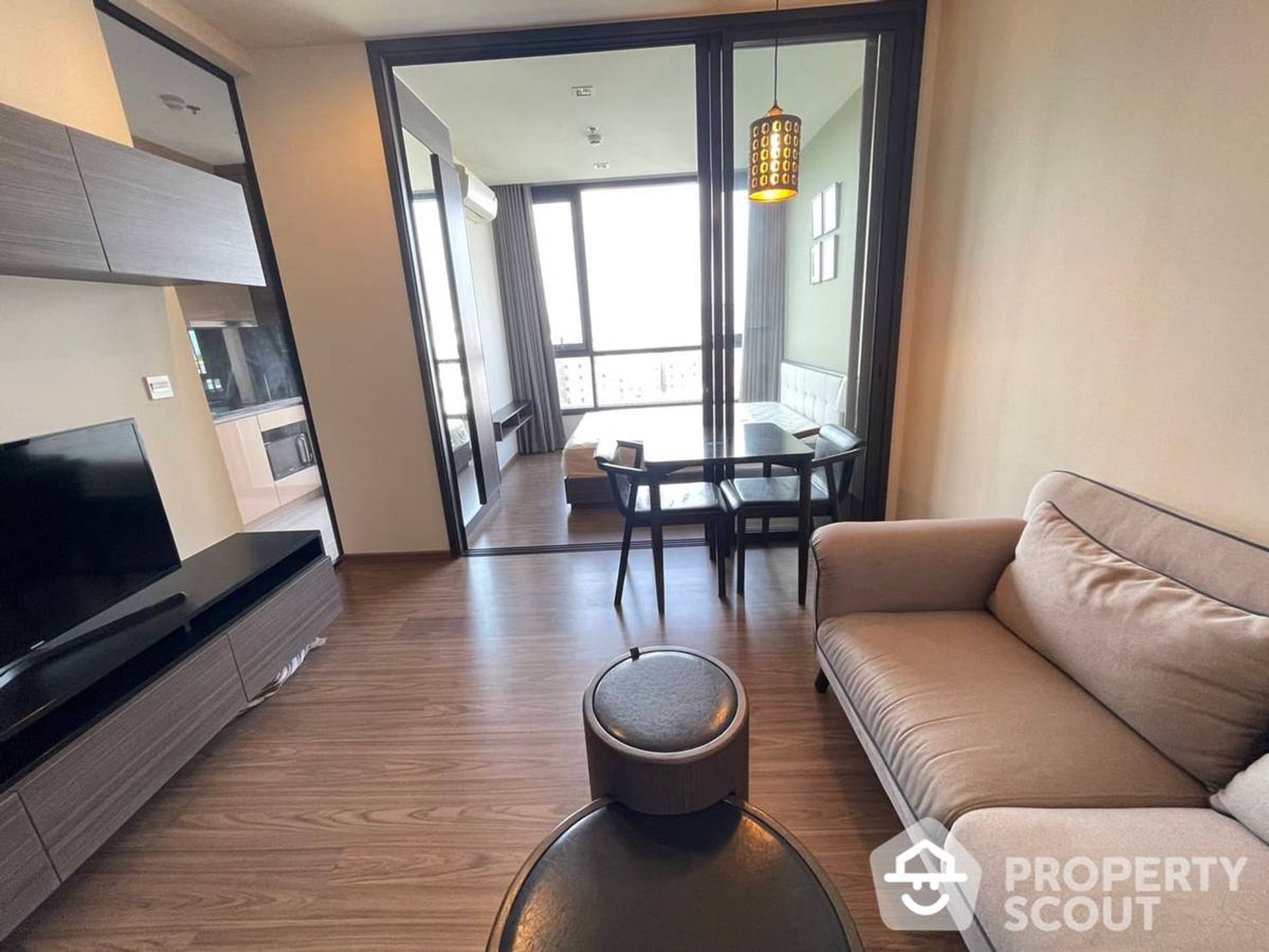 Condominium in Phra Khanong, Krung Thep Maha Nakhon 12759537