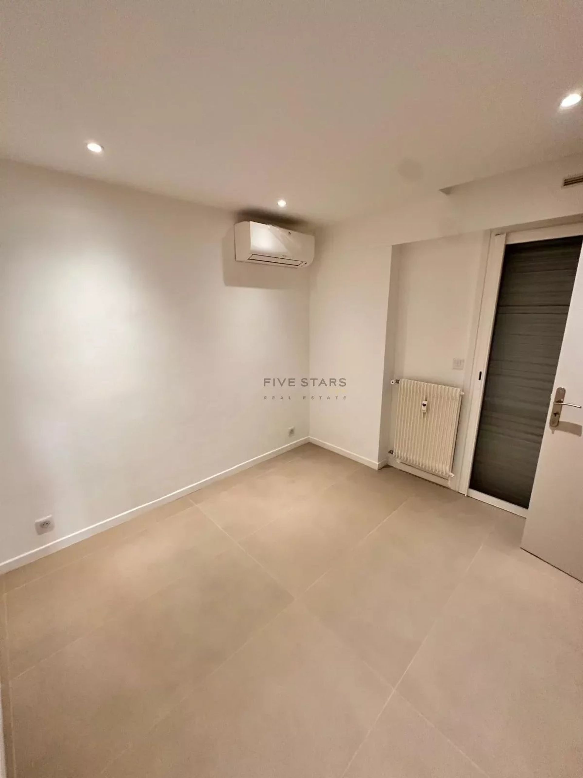 Condominium in Nice, Alpes-Maritimes 12759660