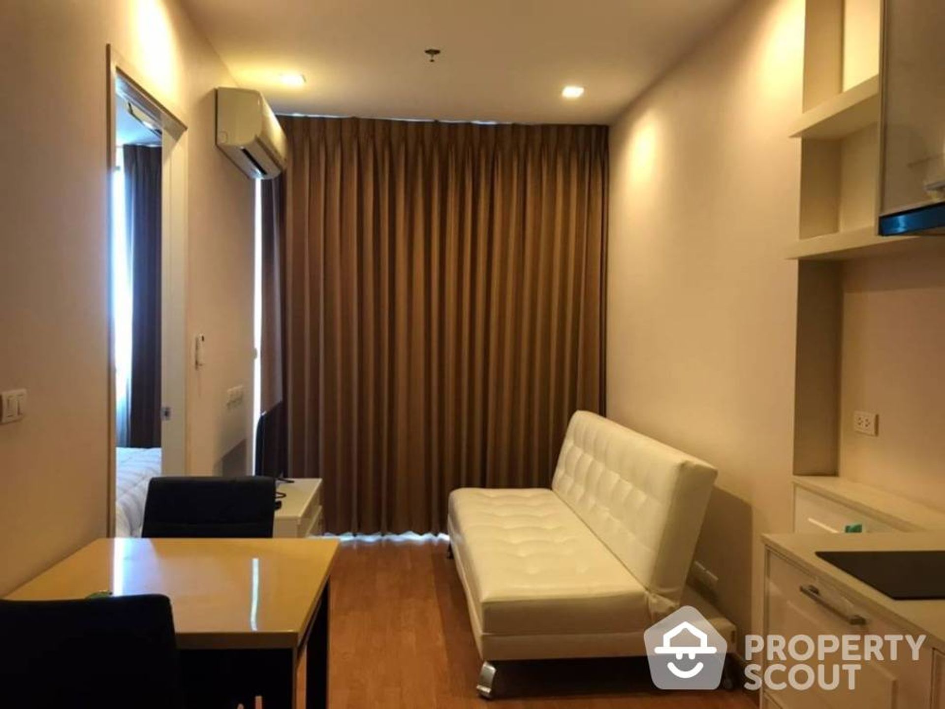 Condominium in Phra Khanong, Krung Thep Maha Nakhon 12761187