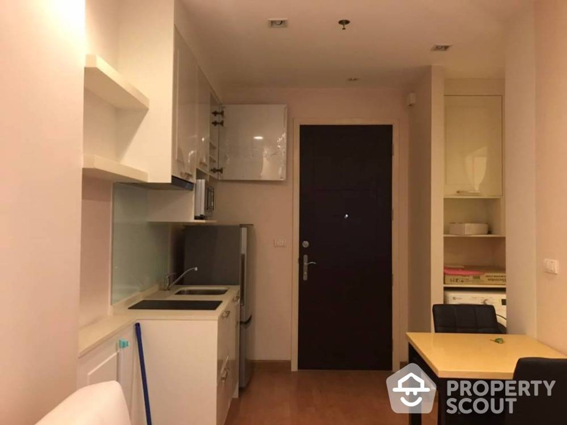 Condominium in Phra Khanong, Krung Thep Maha Nakhon 12761187